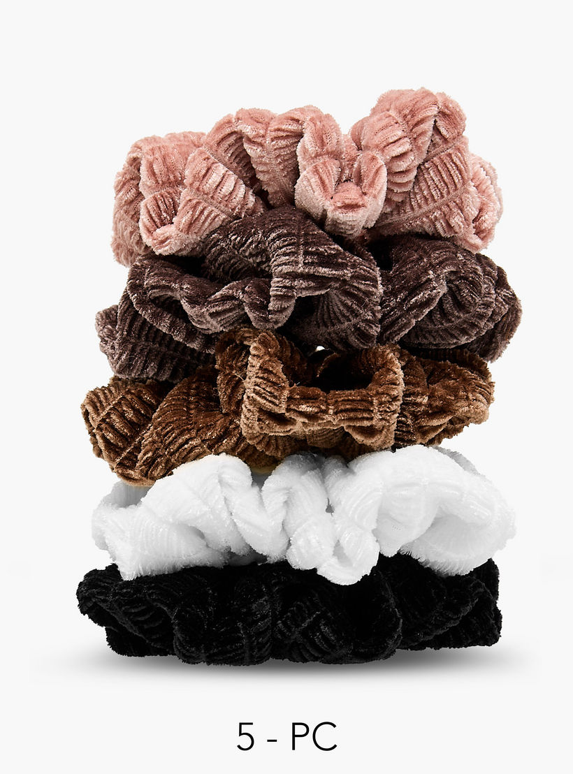 ربطات شعر سكرانشي مخملية بثنيات - عبوة 5 قطع-women-hairaccessories-scrunchies-image-1