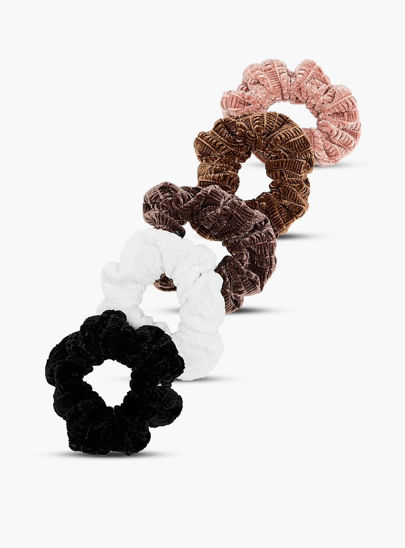 ربطات شعر سكرانشي مخملية بثنيات - عبوة 5 قطع-women-hairaccessories-scrunchies-image-2