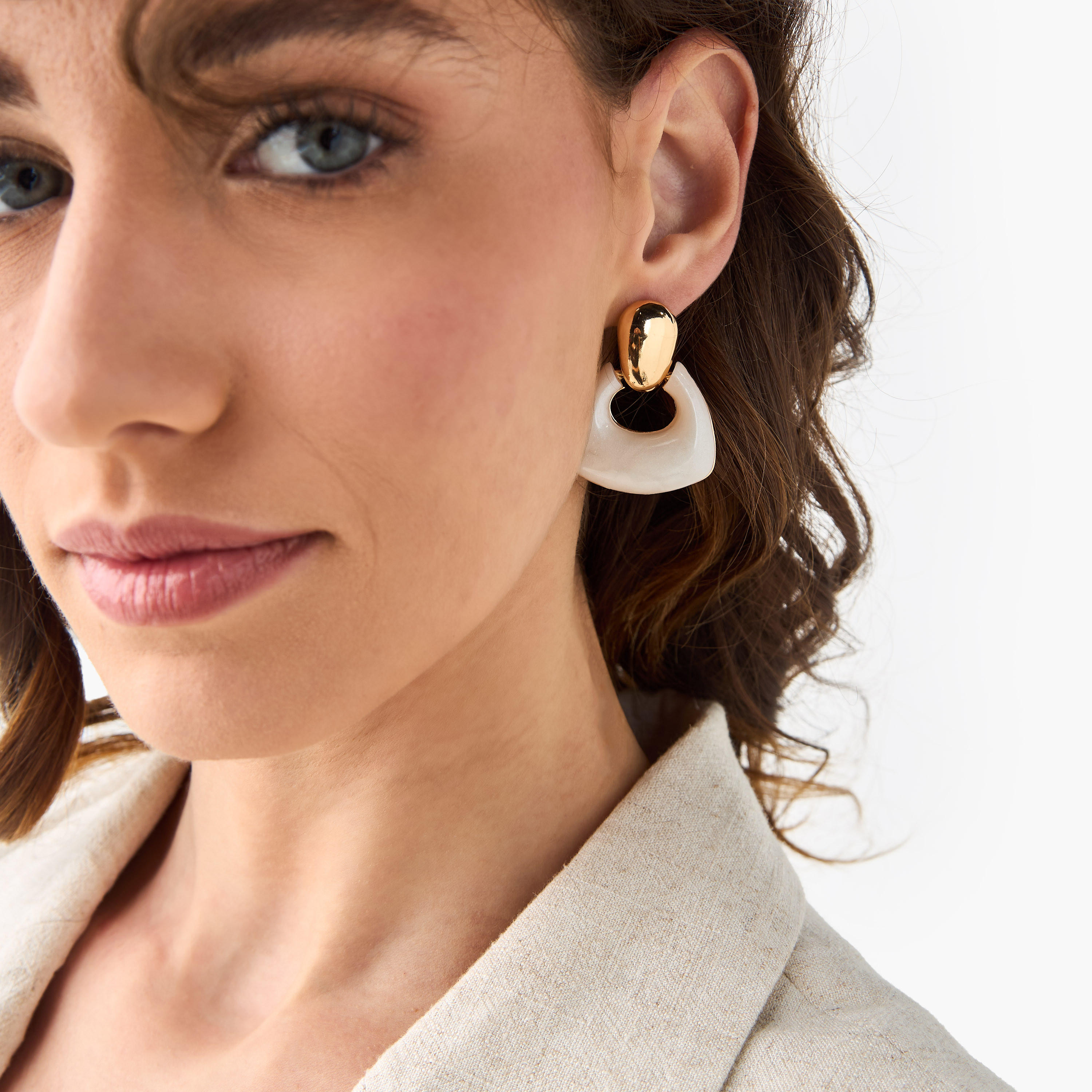 أقراط معدنية مرصعة بمكبس إغلاق خلفي-women-watchesandjewellery-jewellery-earrings-image-2