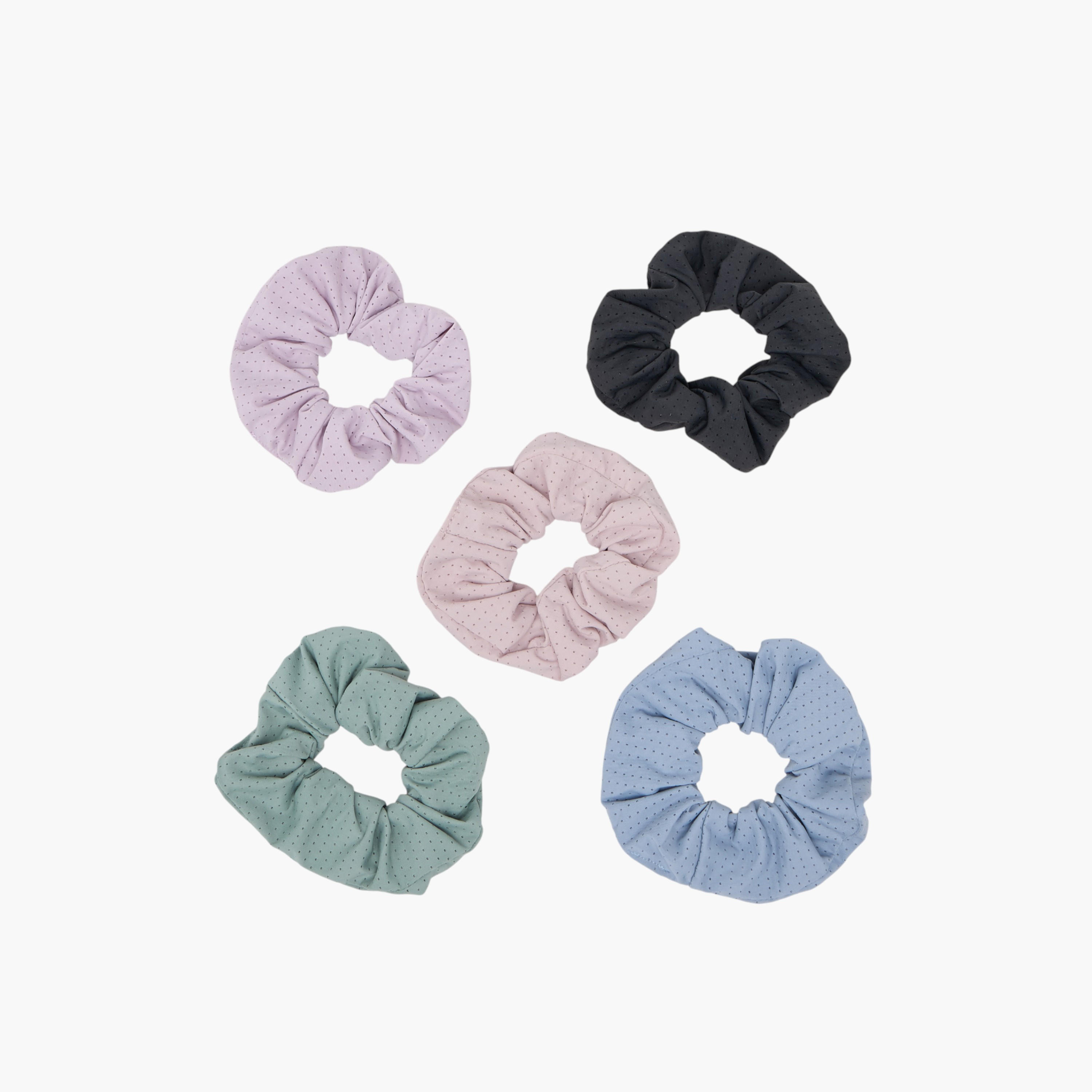 طقم ربطات شعر سكرانشي بطبعات 5 قطع من جلو-women-hairaccessories-scrunchies-image-3
