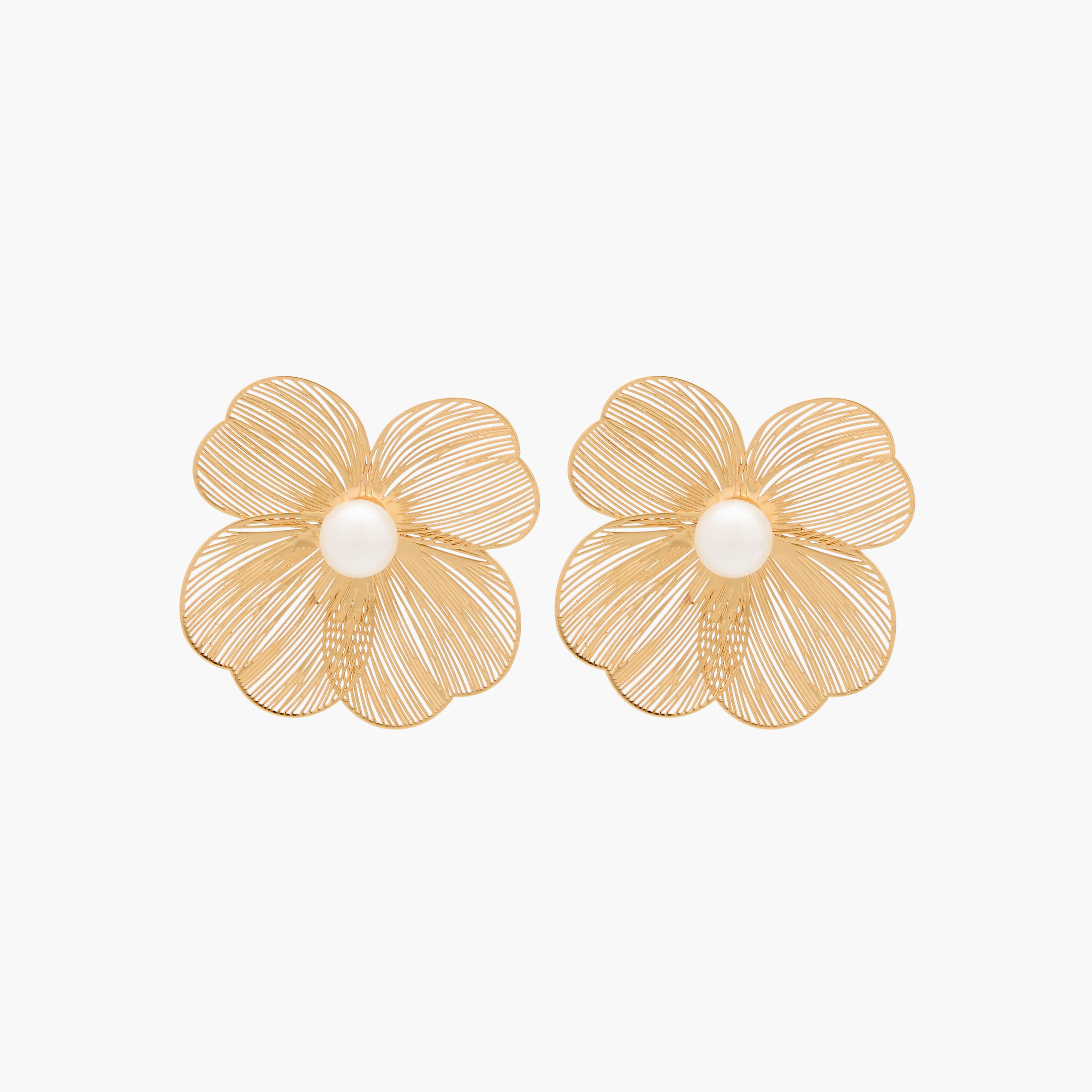 حلق دبوس بتشطيب ذهبي وتصميم زهرة ومكبس إغلاق من جلو-women-watchesandjewellery-jewellery-earrings-image-4
