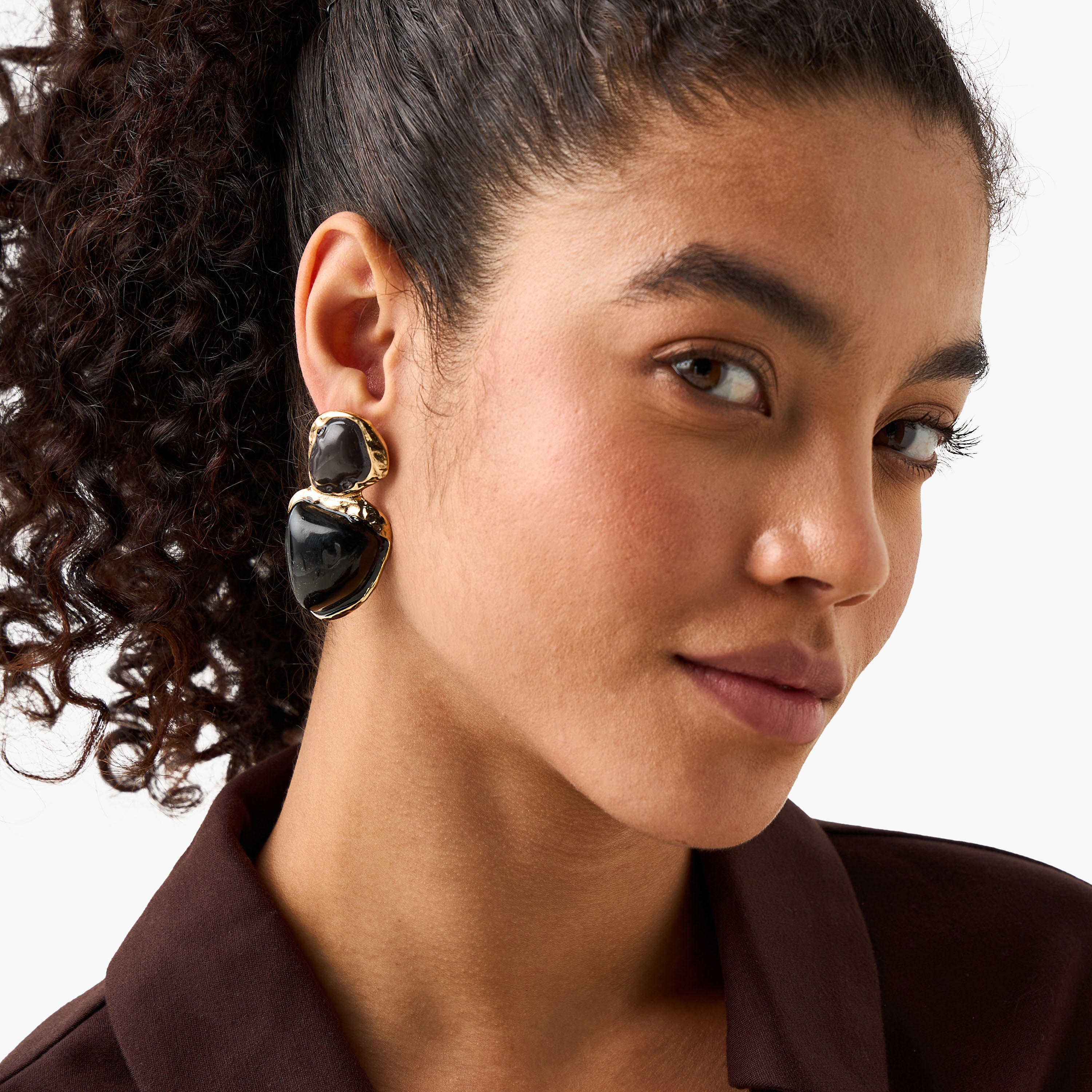 أقراط متدلية منحوتة معدنية بمكبس إغلاق خلفي-women-watchesandjewellery-jewellery-earrings-image-4