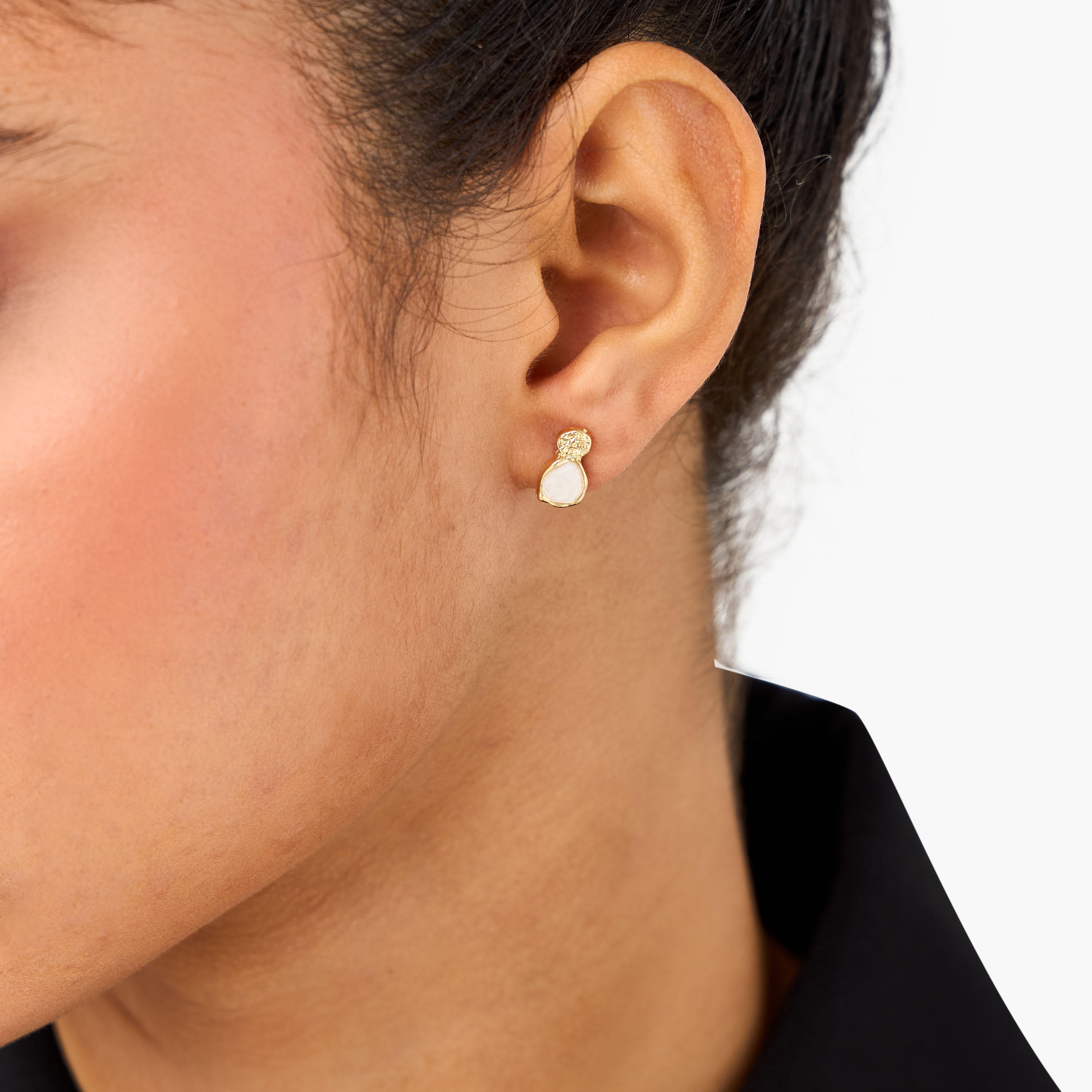 حلق بلون ذهبي وبمكبس إغلاق - طقم من 12 زوج-women-watchesandjewellery-jewellery-earrings-image-2