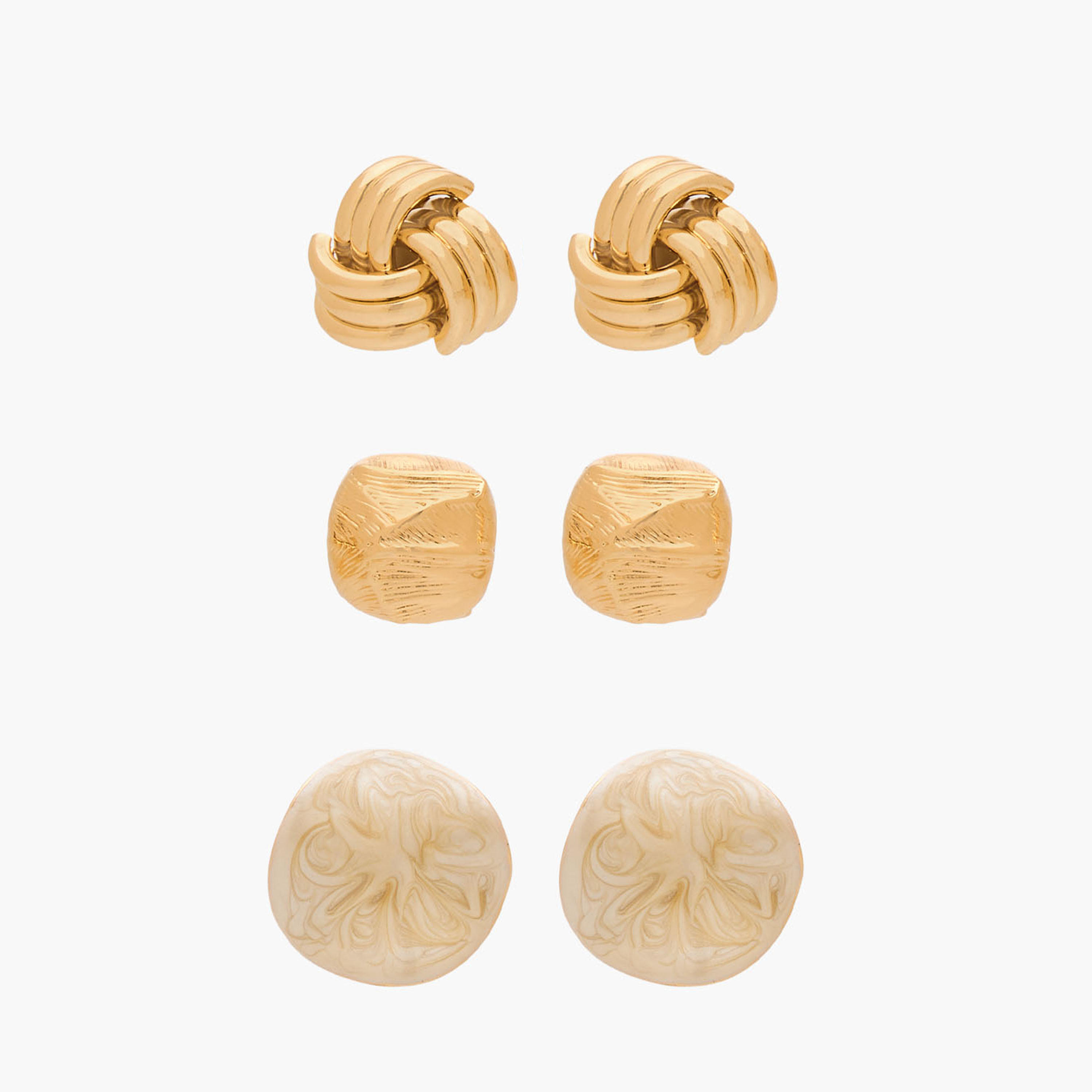 حلقان بتطشيب ذهبي ومرصعة بمكبس إغلاق خلفي - طقم من 3-women-watchesandjewellery-jewellery-earrings-image-1