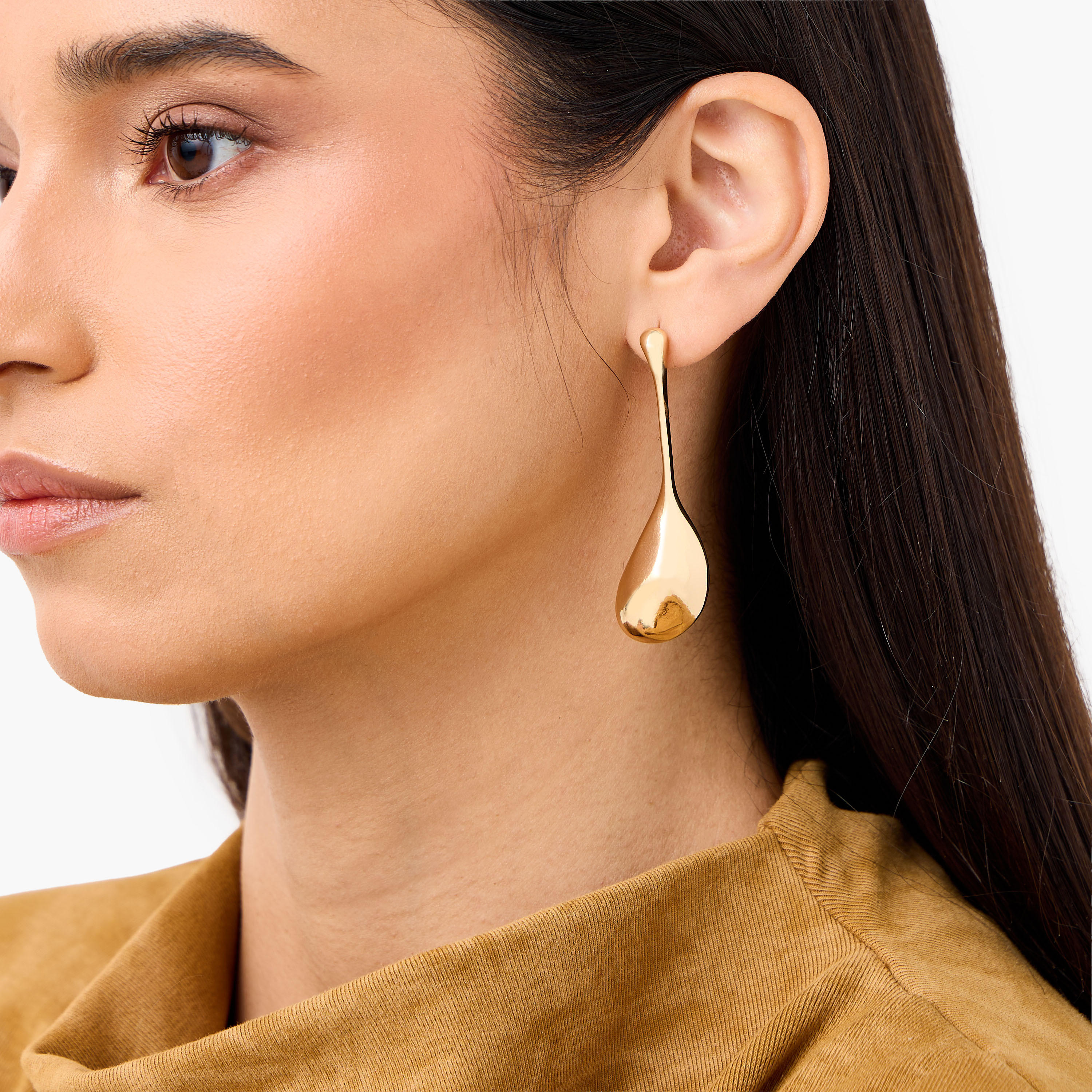 أقراط متدلية بلون ذهبي ومكبس إغلاق خلفي-women-watchesandjewellery-jewellery-earrings-image-4