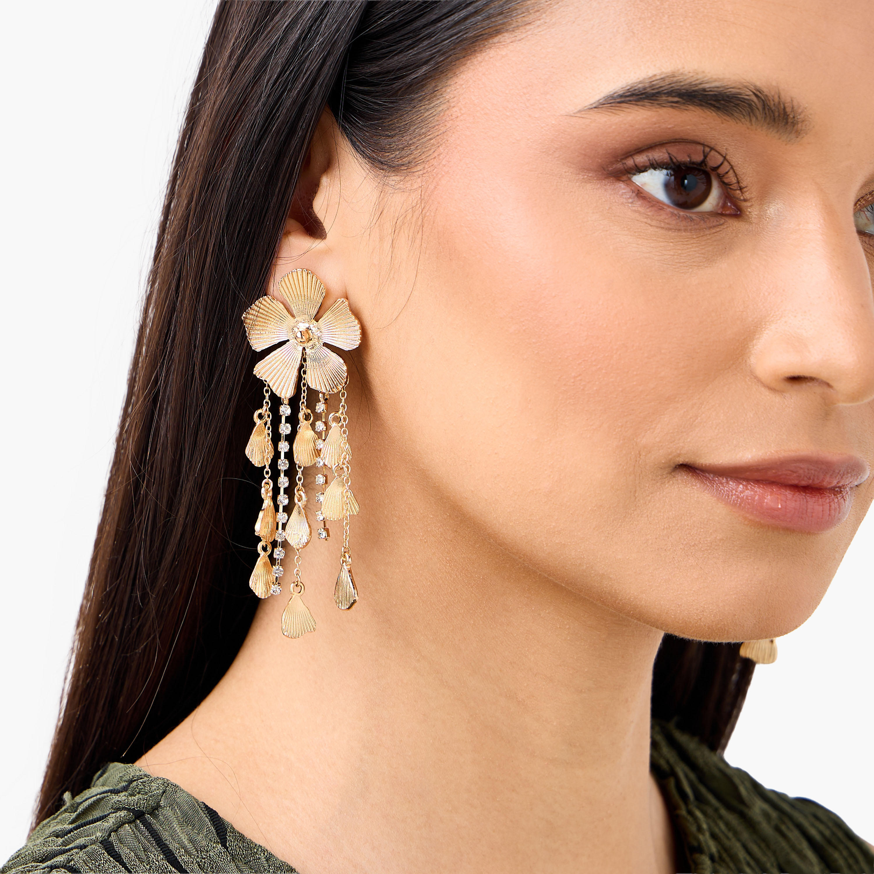 أقراط متدلية بلون ذهبي وتصميم ورود ومكبس إغلاق خلفي-women-watchesandjewellery-jewellery-earrings-image-2