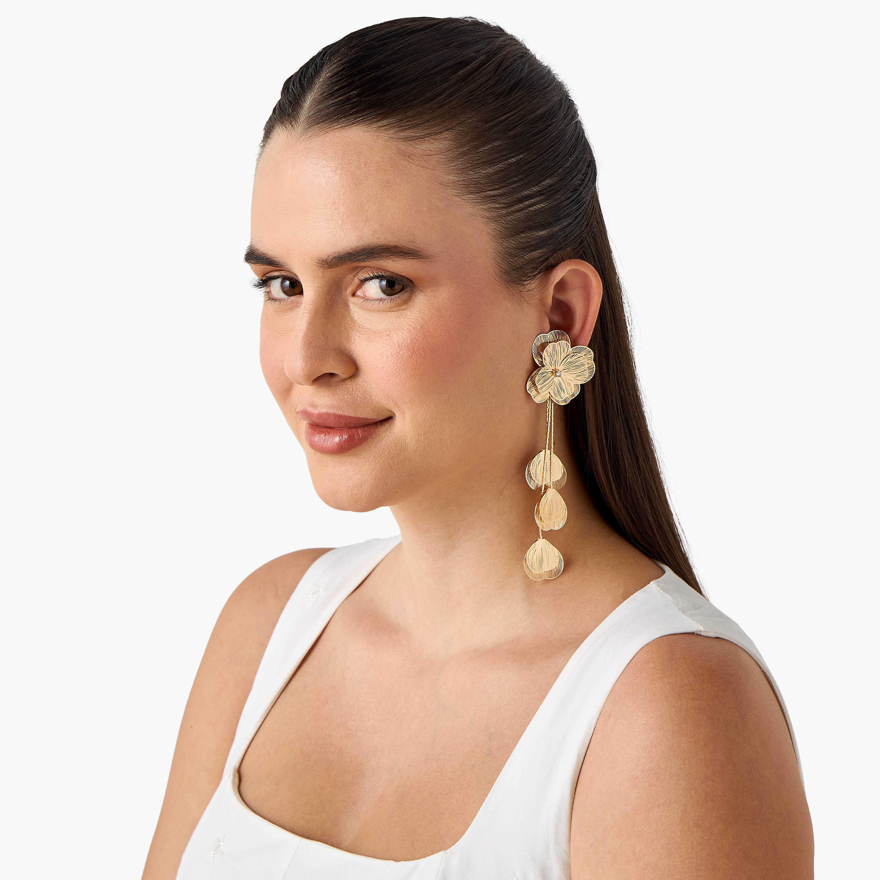 حلق متدلي ميتالك مزين بنقوش زهرية مع مكبس إغلاق خلفي-women-watchesandjewellery-jewellery-earrings-image-2