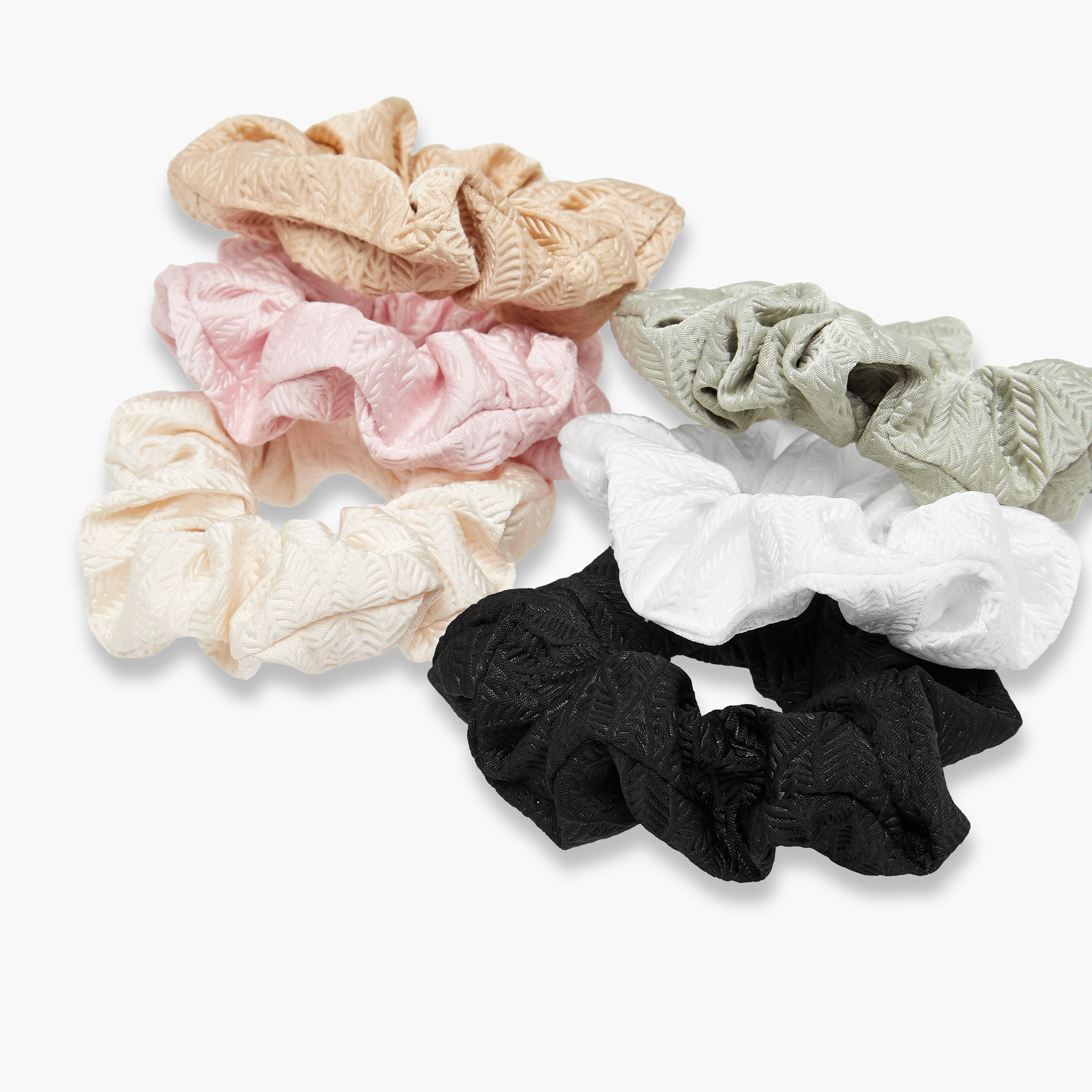 طقم ربطات شعر سكرانشي – عبوة من 6 قطع-women-hairaccessories-scrunchies-image-1