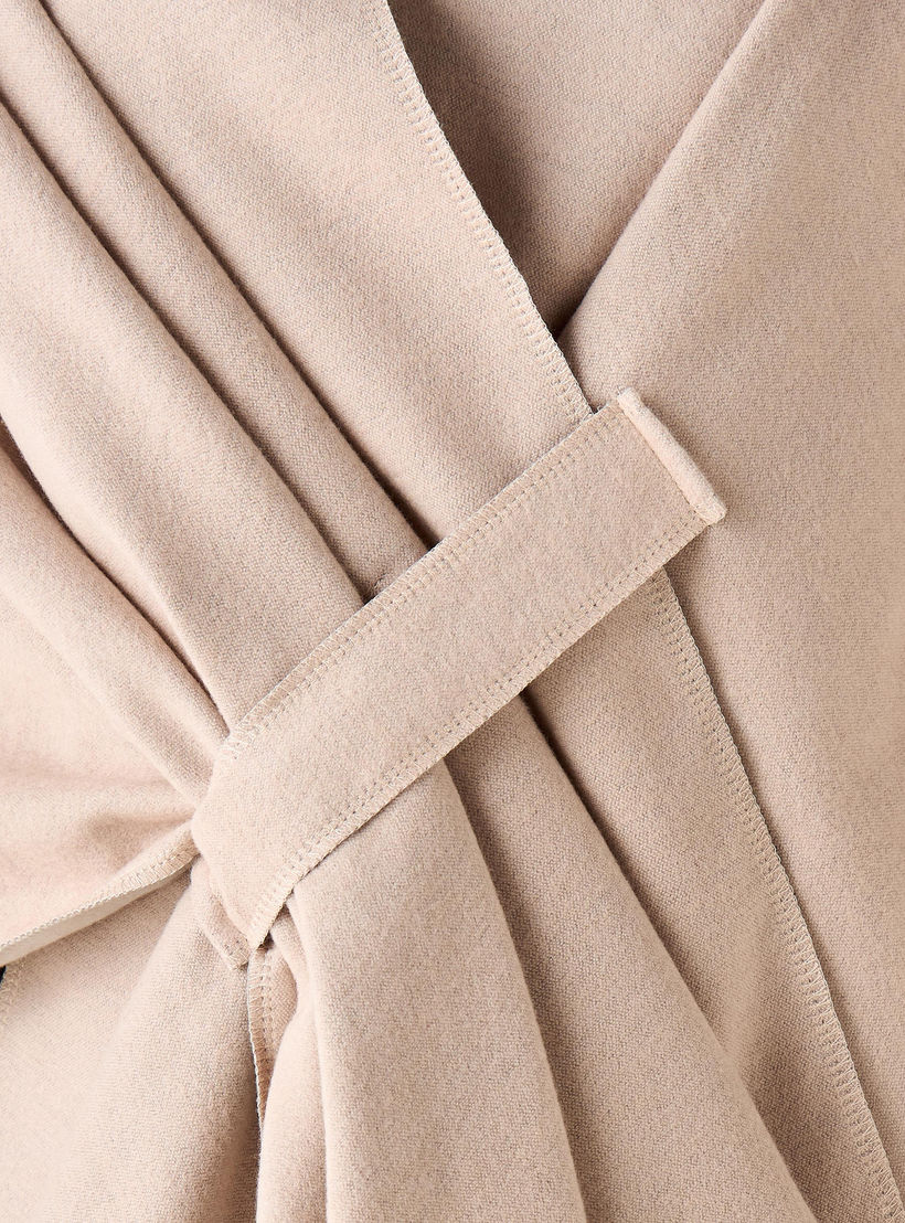 كيب متعدد الألوان قابل للارتداء على الوجهين-women-winterwear-scarves-image-6