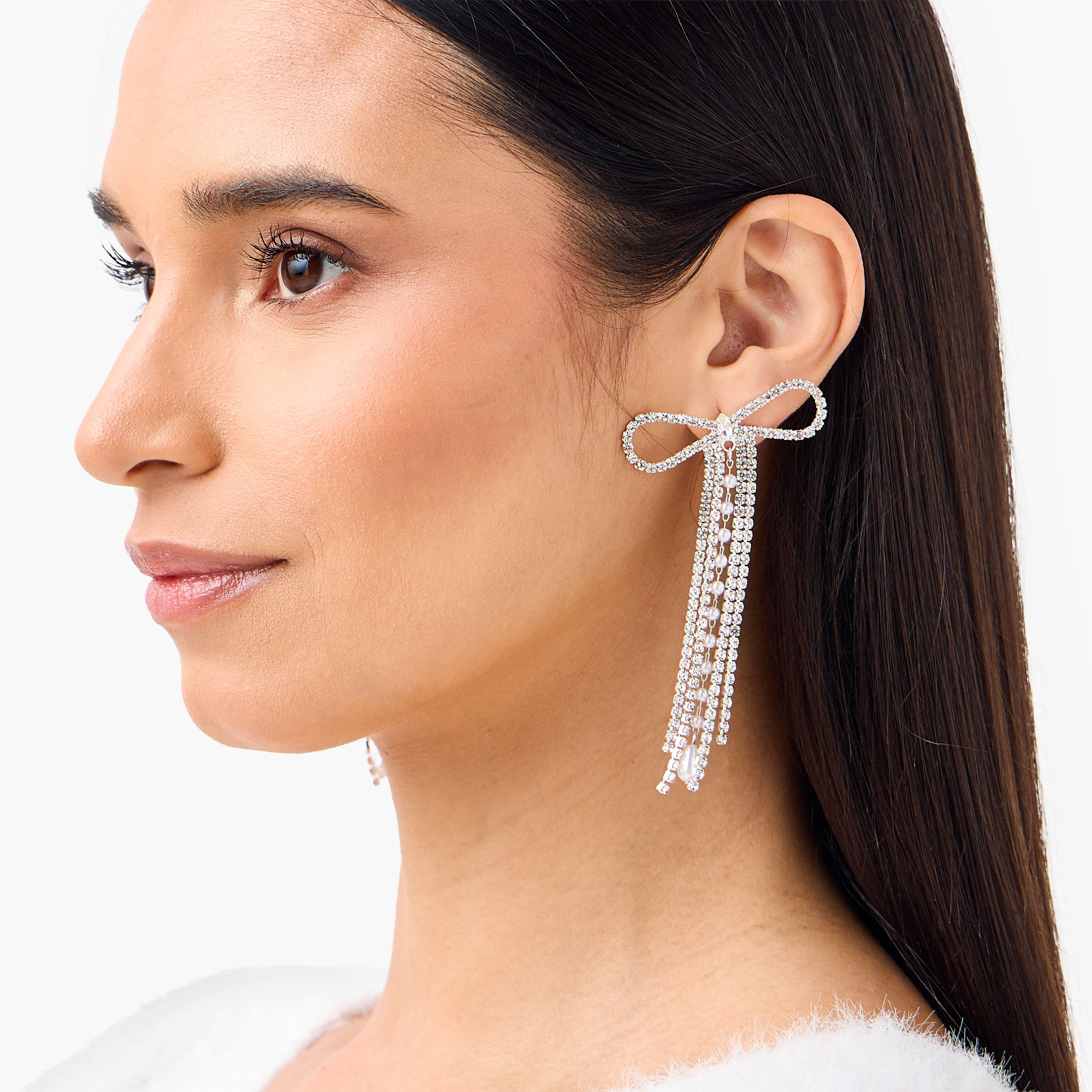 حلق متدلي فضي اللون بفيونكة مزينة وبمكبس إغلاق خلفي-women-watchesandjewellery-jewellery-earrings-image-4