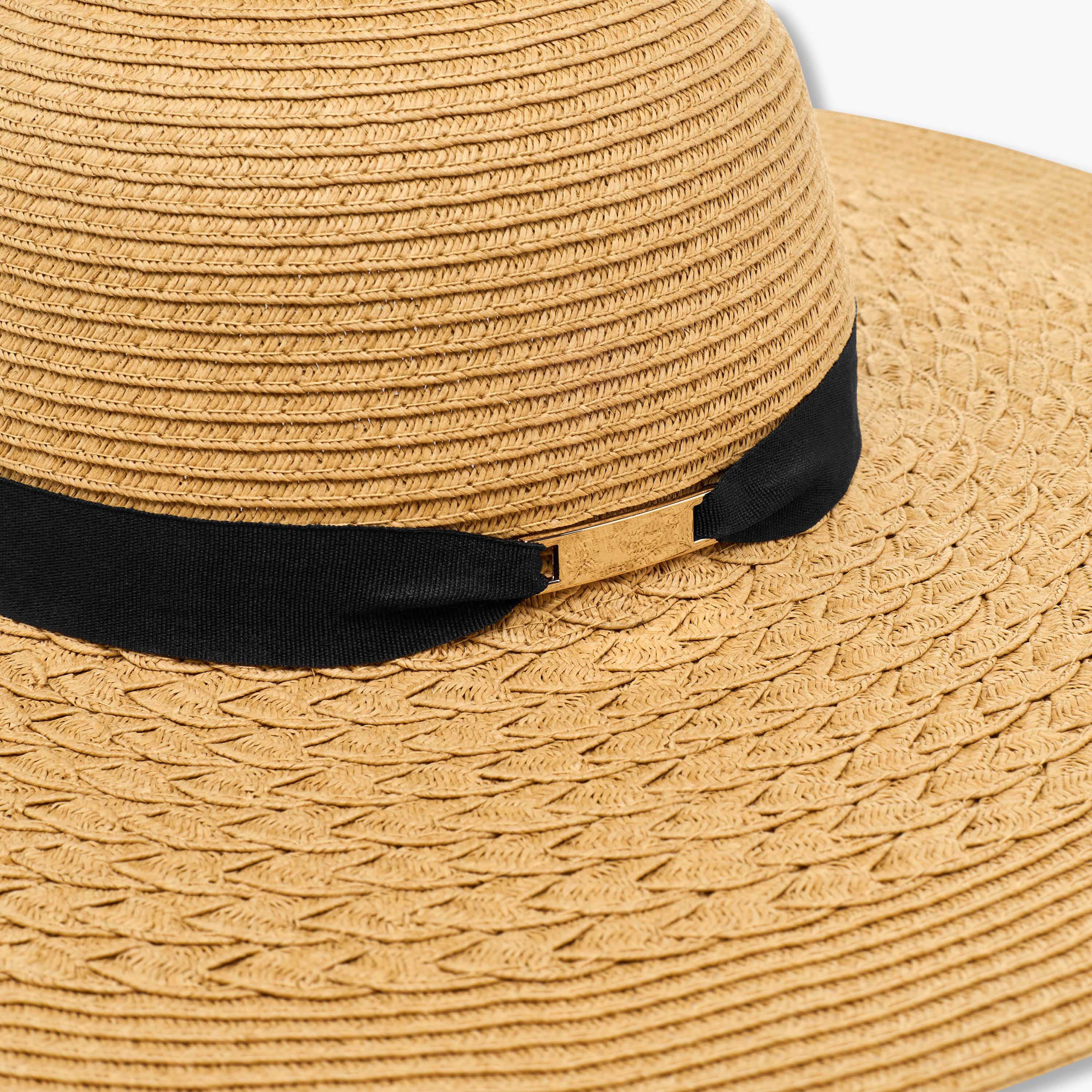 قبعة قش أنيقة بحواف عريضة وزينة شريطة-women-clothingaccessories-capsandhats-image-2