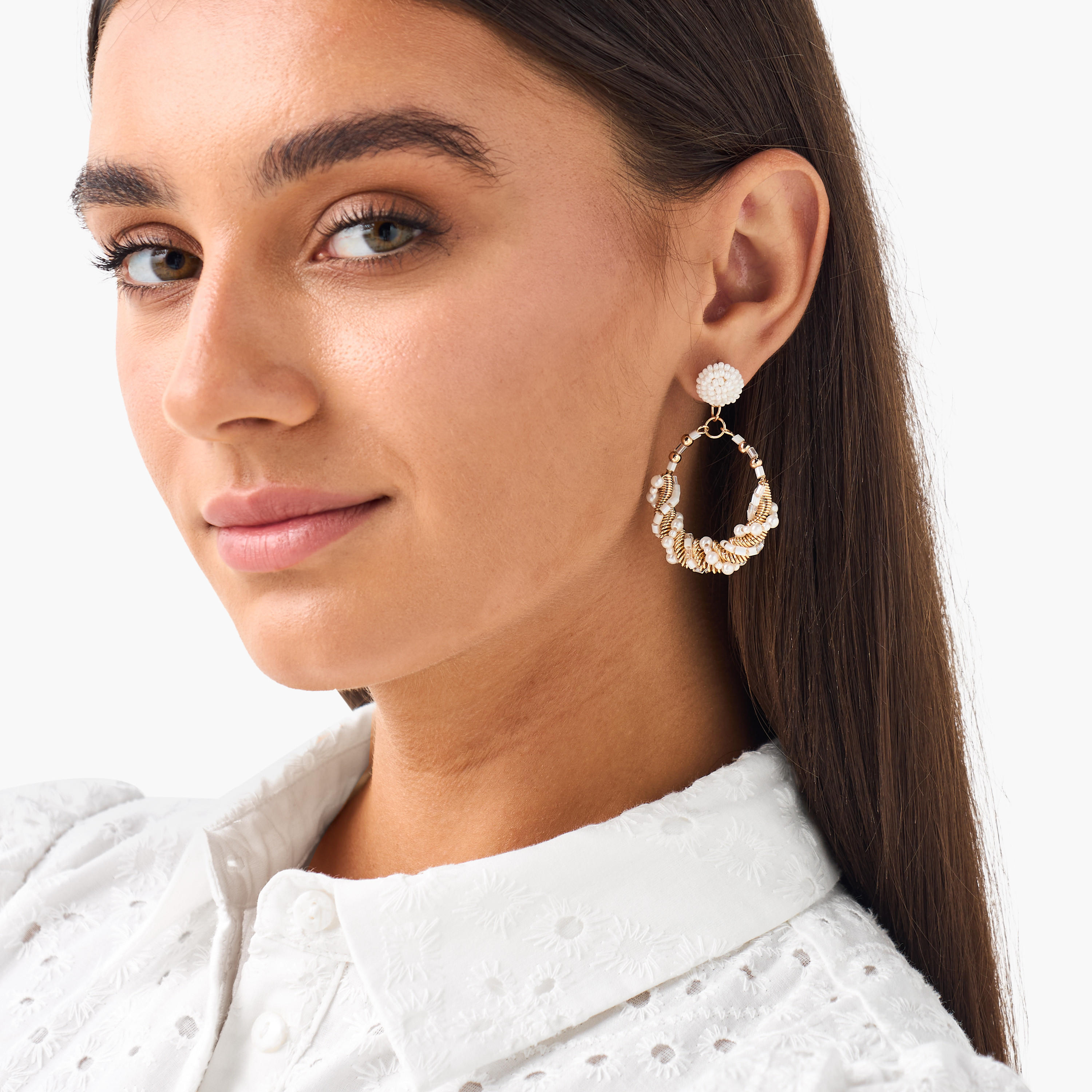 أقراط متدلية ذهبية مزينة بمكبس إغلاق خلفي-women-watchesandjewellery-jewellery-earrings-image-2
