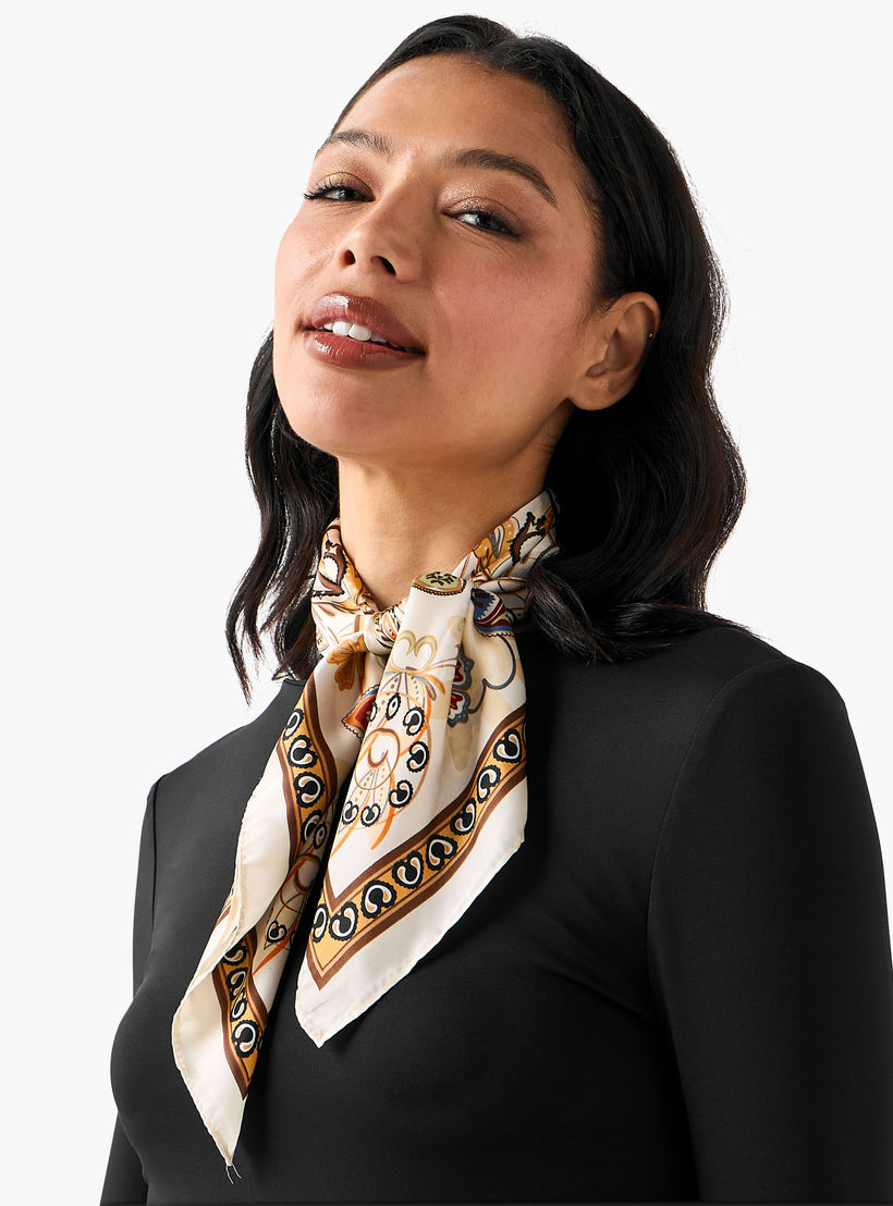 وشاح ساتان مربّع بطبعات بيزلي متعدّد الألوان-women-winterwear-scarves-image-5