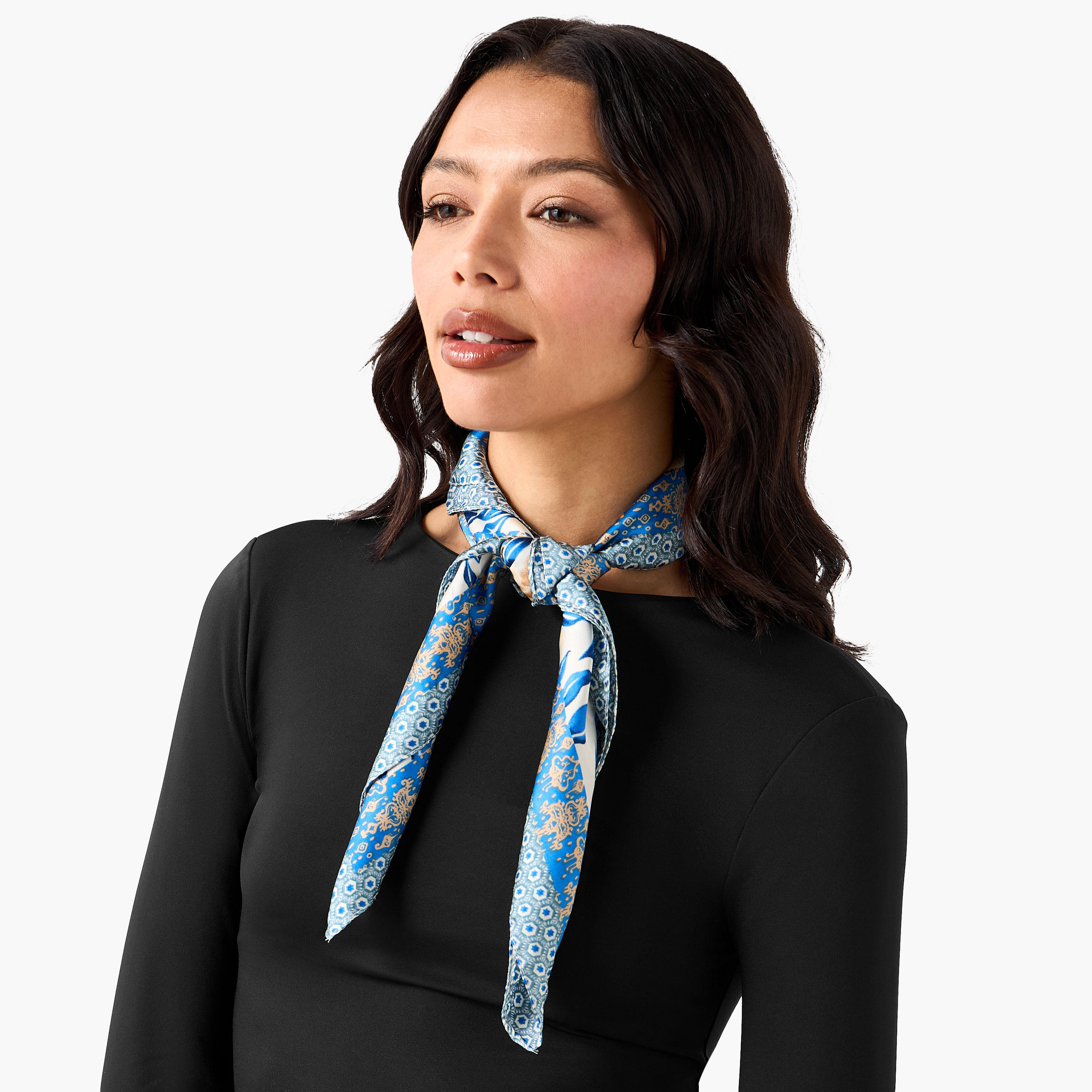 وشاح ساتان مربع بطبعات زهرية-women-winterwear-scarves-image-2
