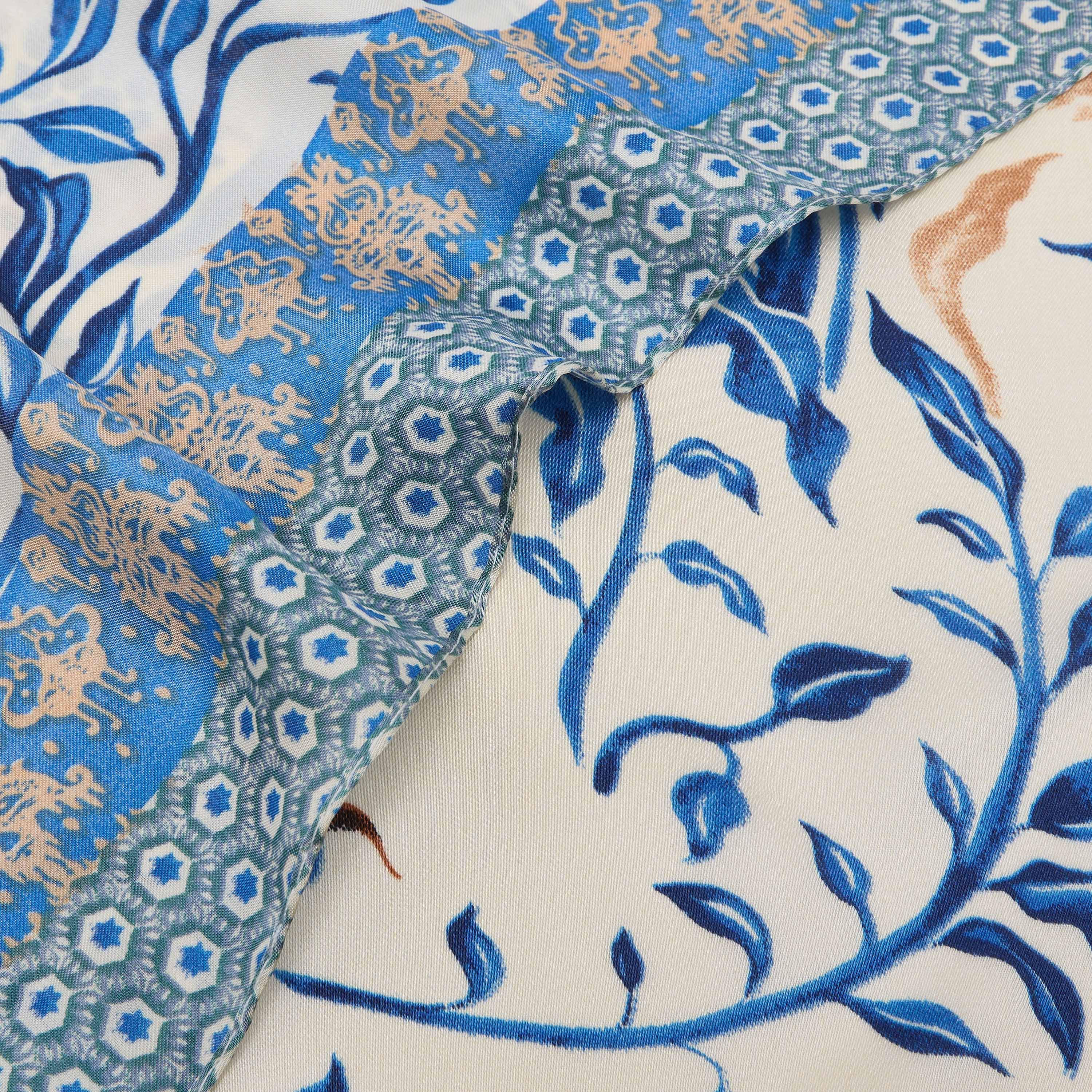 وشاح ساتان مربع بطبعات زهرية-women-winterwear-scarves-image-5