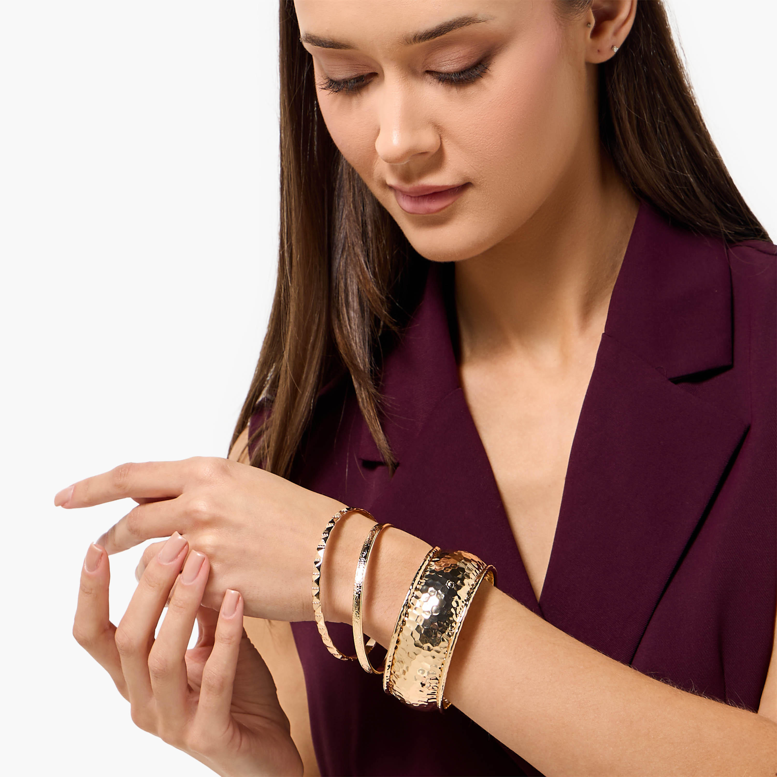 أساور ذهبية بارزة الملمس - طقم من 3 قطع-women-watchesandjewellery-jewellery-banglesandbracelets-image-9