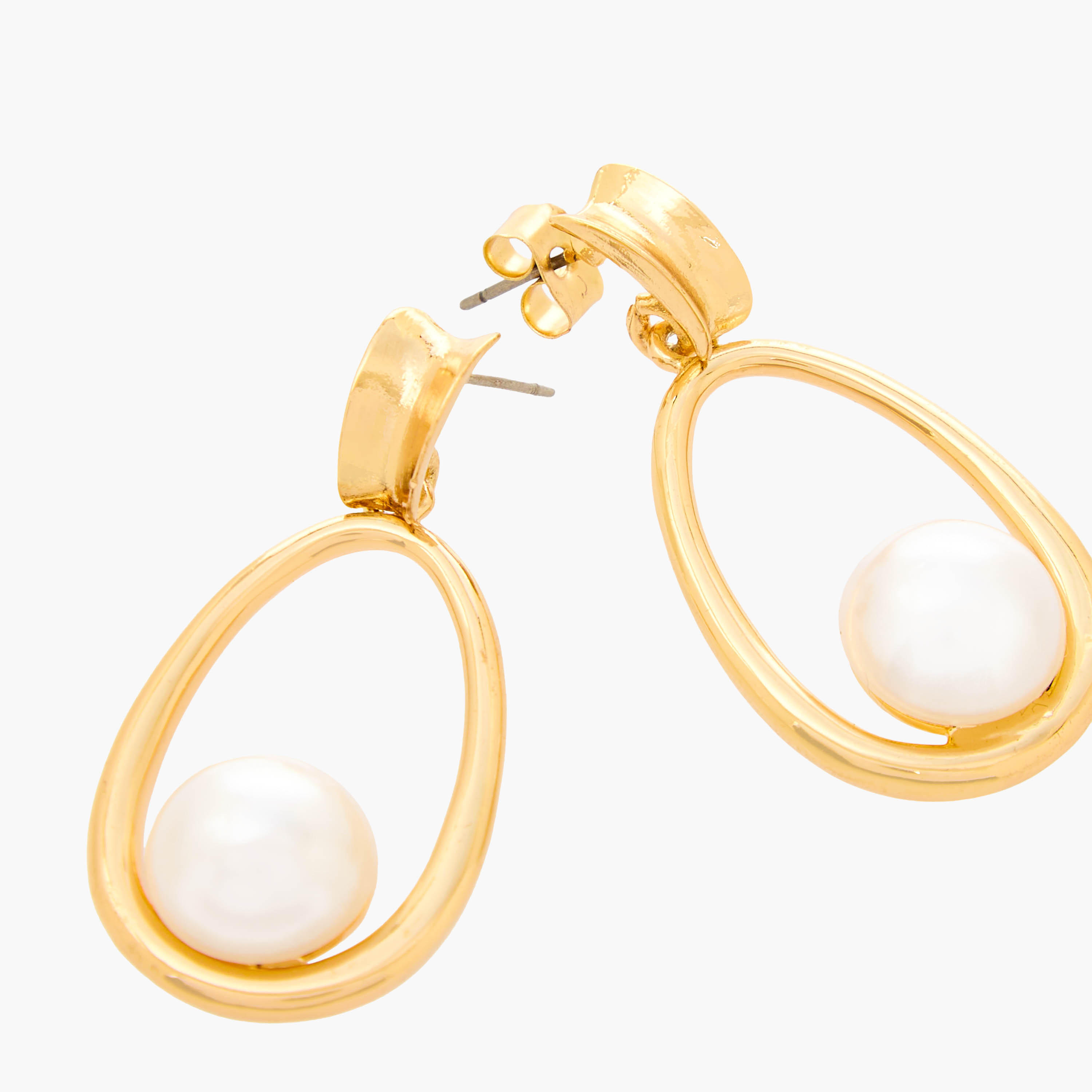 حلق لؤلؤ متدلي بلون ذهبي ومكبس إغلاق خلفي-women-watchesandjewellery-jewellery-earrings-image-5