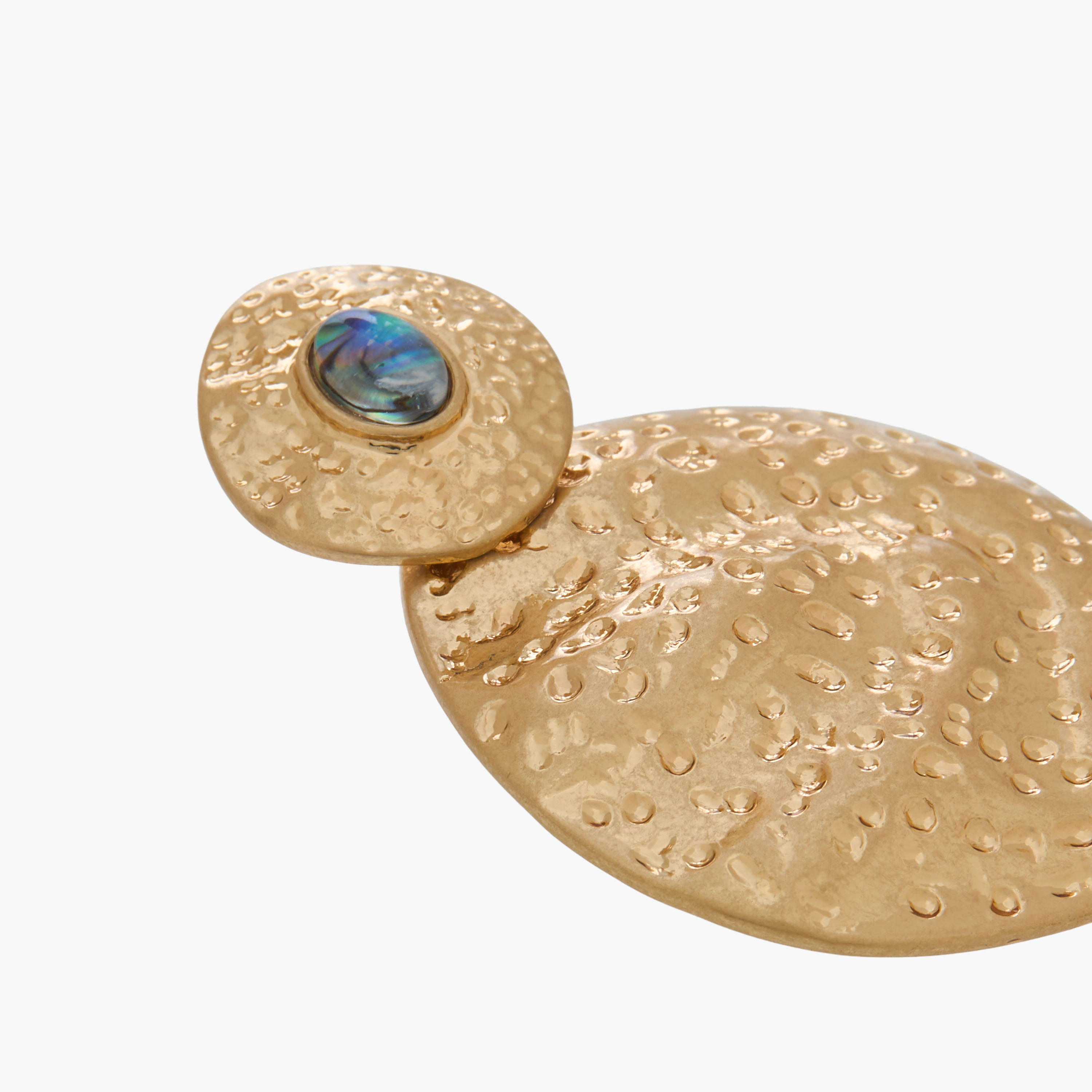 حلق متدلي بارز الملمس بلون ذهبي ومكبس إغلاق خلفي-women-watchesandjewellery-jewellery-earrings-image-4