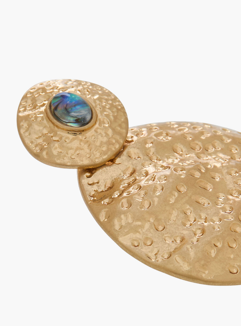 حلق متدلي بارز الملمس بلون ذهبي ومكبس إغلاق خلفي-women-watchesandjewellery-jewellery-earrings-image-4