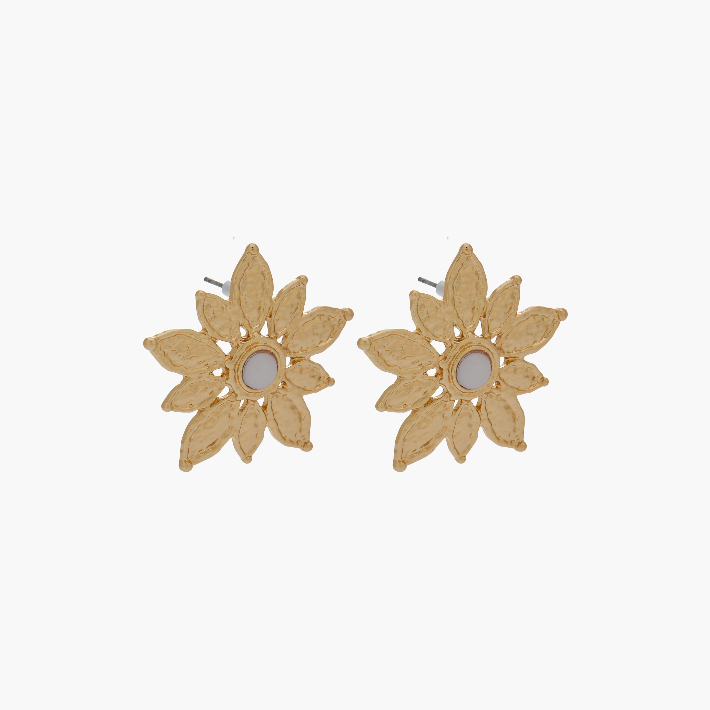 حلق بارز الملمس بتصميم زهرة ولون ذهبي ومكبس إغلاق خلفي-women-watchesandjewellery-jewellery-earrings-image-3