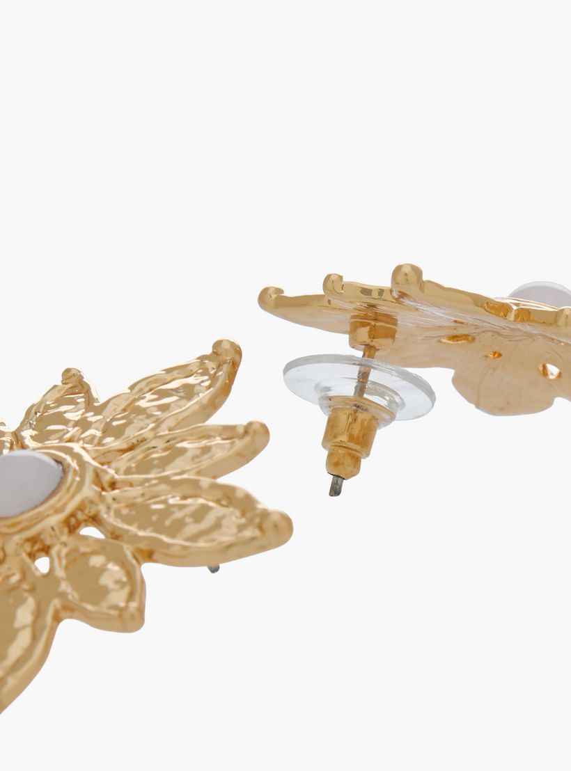 حلق بارز الملمس بتصميم زهرة ولون ذهبي ومكبس إغلاق خلفي-women-watchesandjewellery-jewellery-earrings-image-5