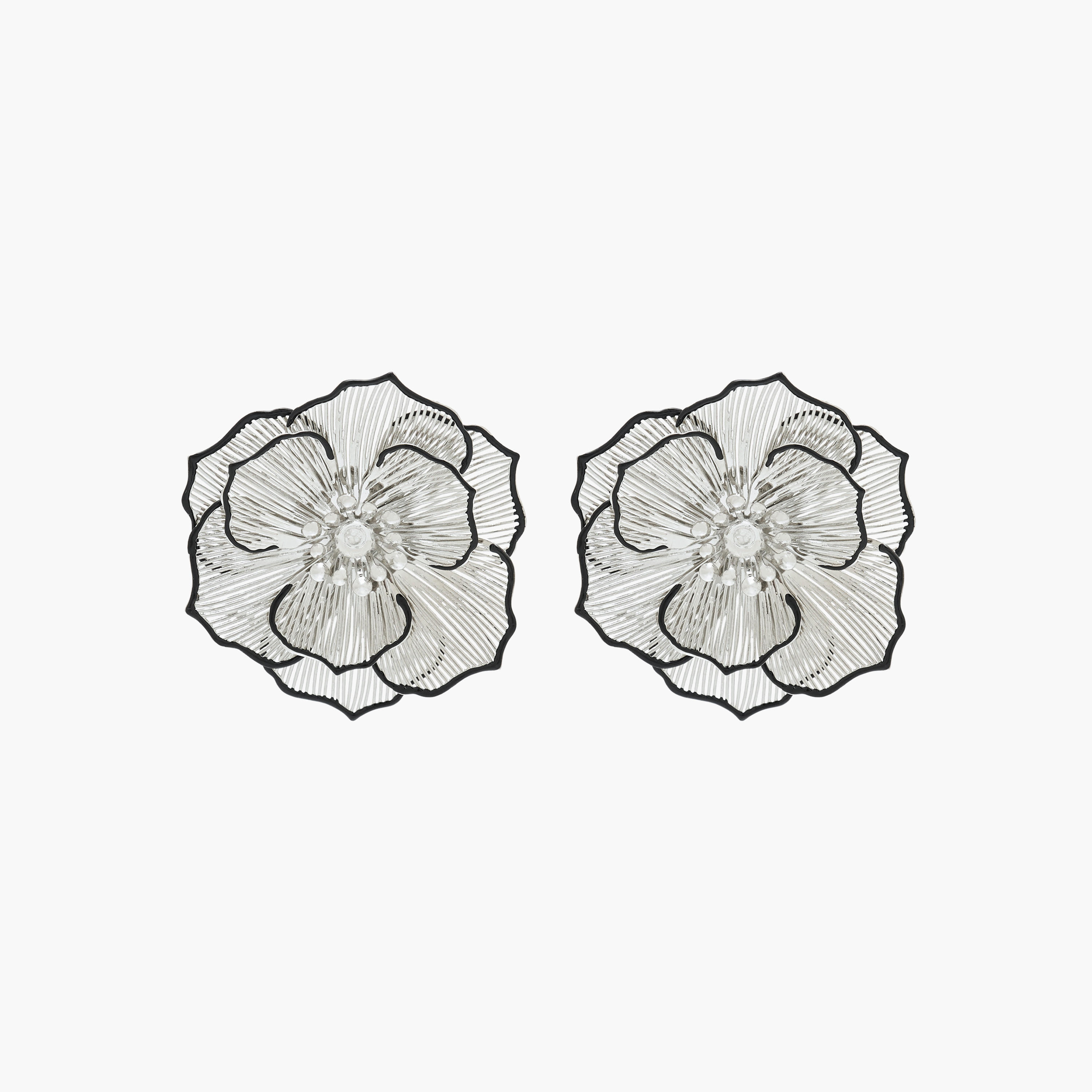 أقراط بلون فضي ومكبس إغلاق خلفي-women-watchesandjewellery-jewellery-earrings-image-5