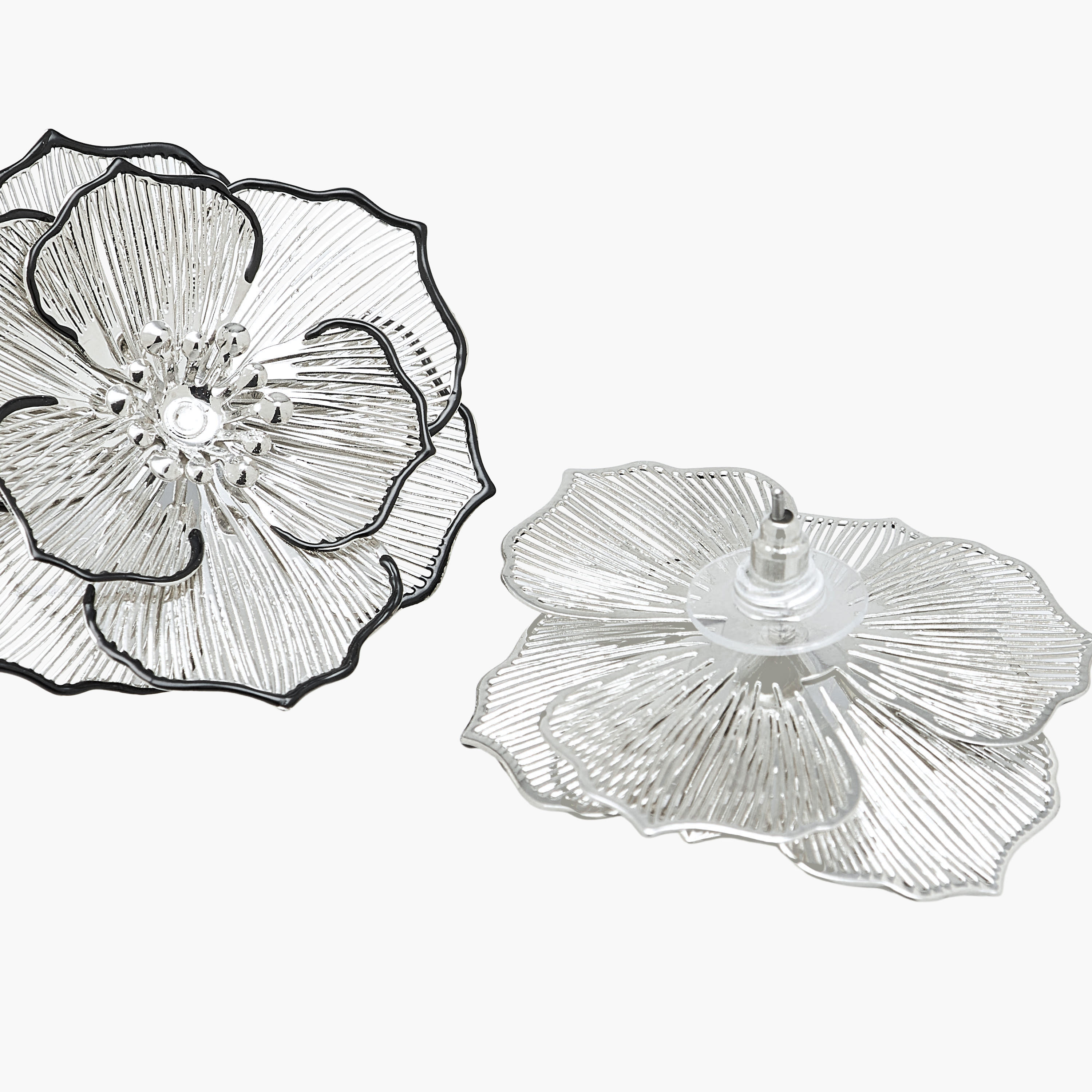 أقراط بلون فضي ومكبس إغلاق خلفي-women-watchesandjewellery-jewellery-earrings-image-1