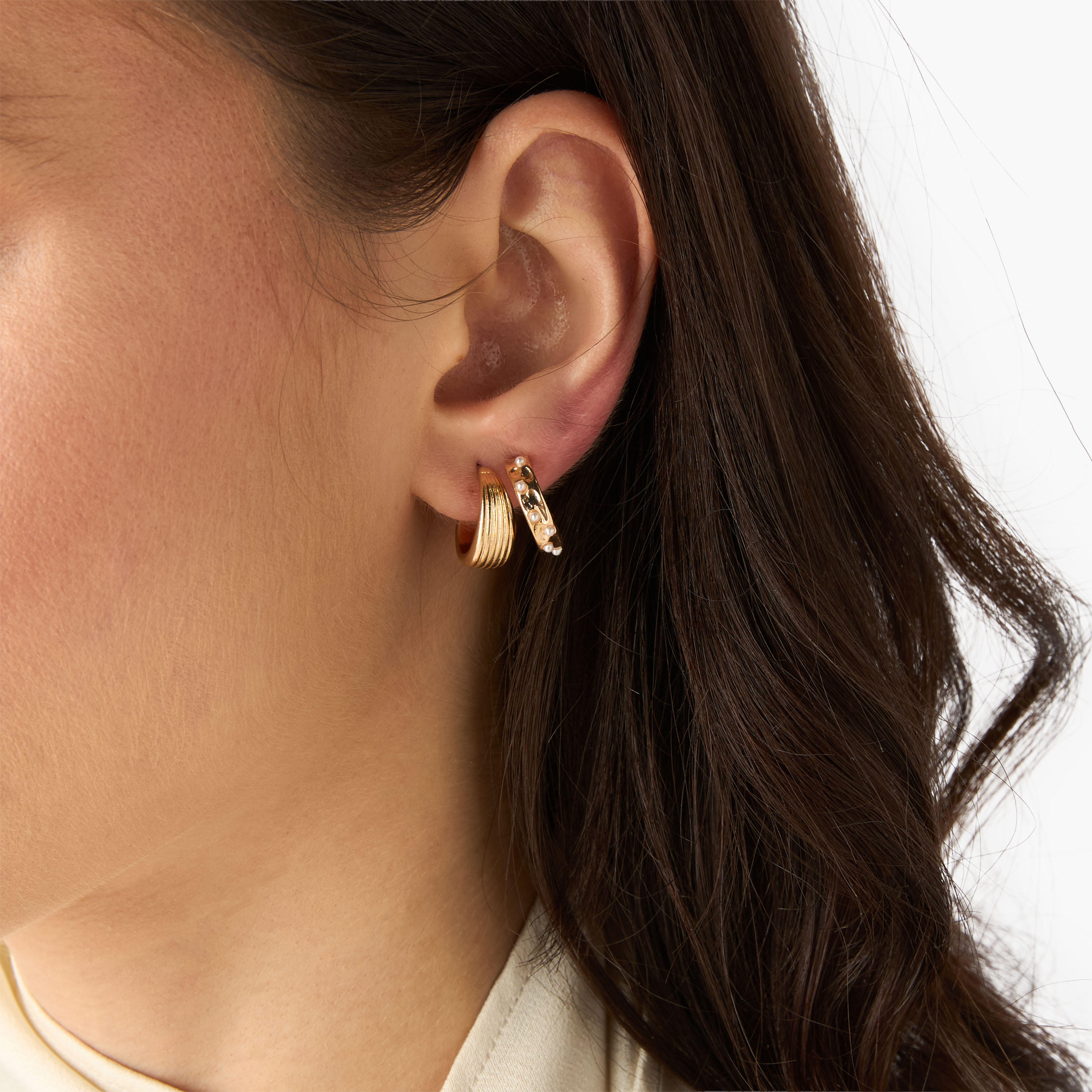 طقم من 6 - أقراط بلون ذهبي وزينة ومكبس إغلاق خلفي-women-watchesandjewellery-jewellery-earrings-image-2