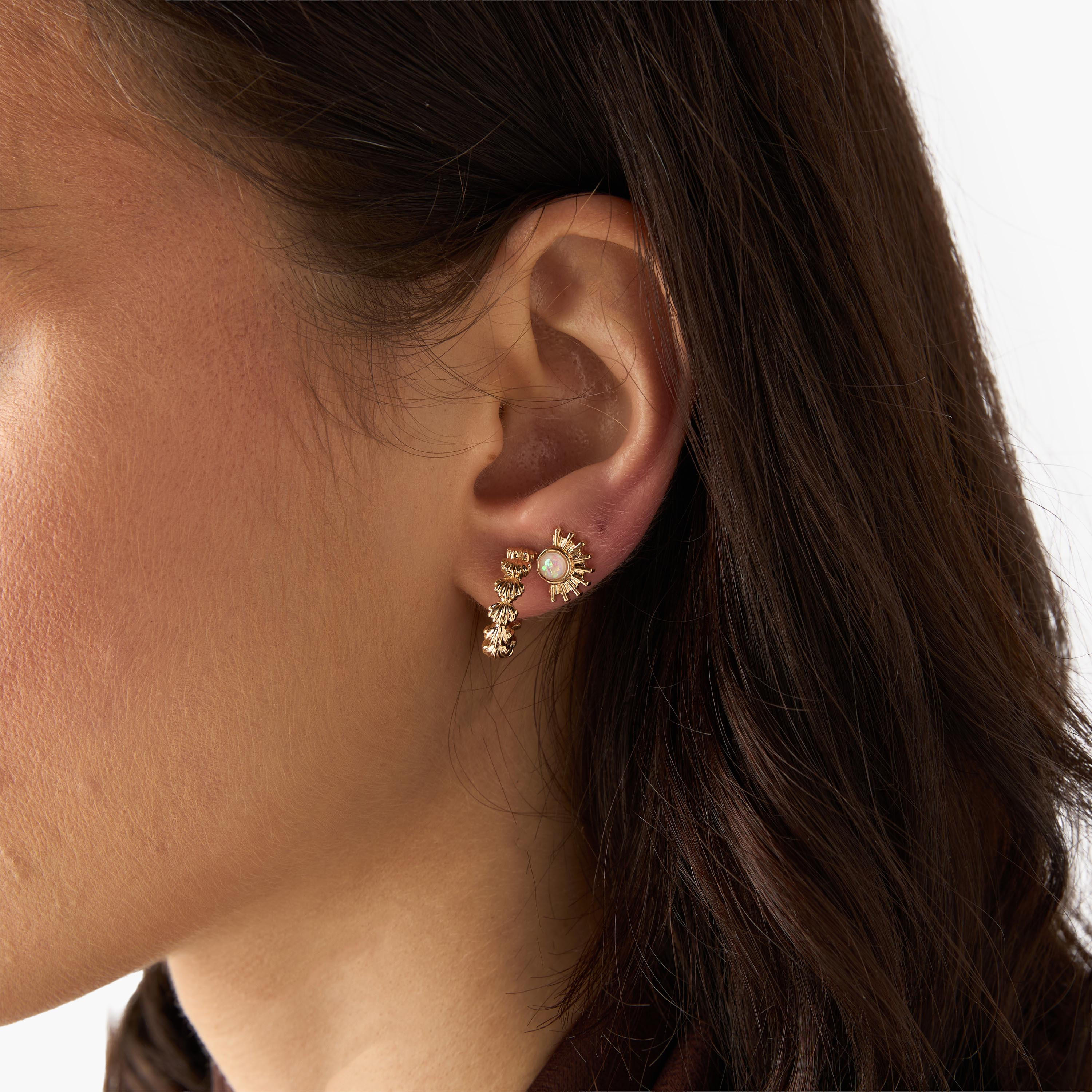 طقم من 12 - أقراط بلون ذهبي مزينة بمكبس إغلاق-women-watchesandjewellery-jewellery-earrings-image-2