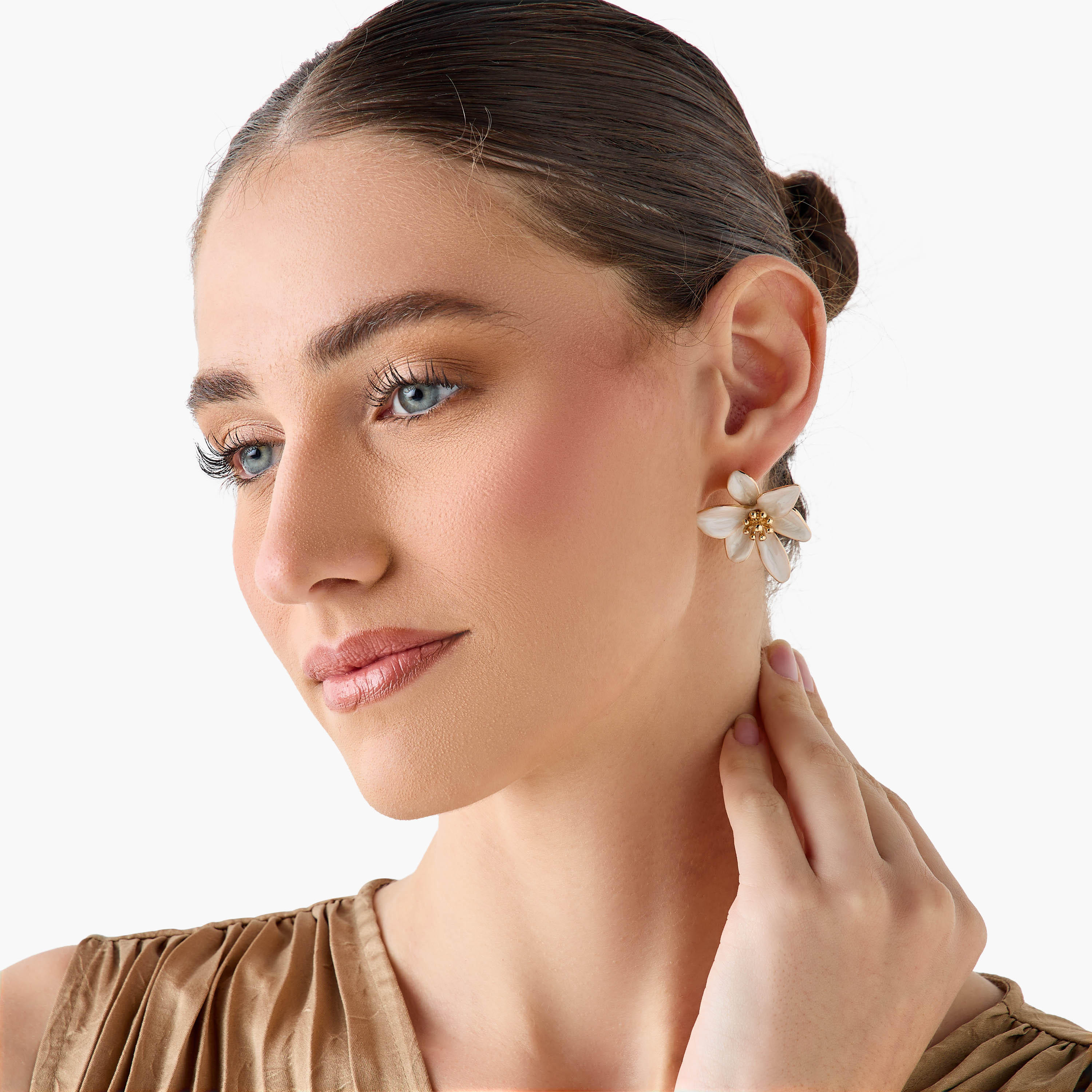 طقم حلقان بتصميم زهري مزين ومكبس إغلاق خلفي من زوجين-women-watchesandjewellery-jewellery-earrings-image-2