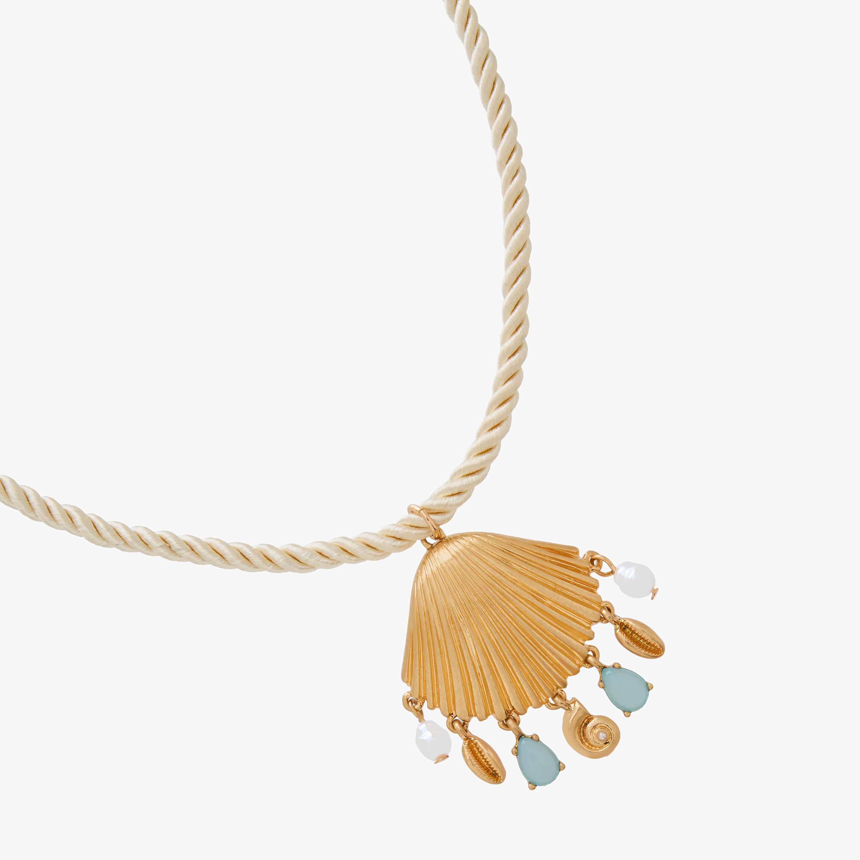 عقد بدلاية بشكل صدفة بلون ذهبي-women-watchesandjewellery-jewellery-necklacesandpendants-image-3