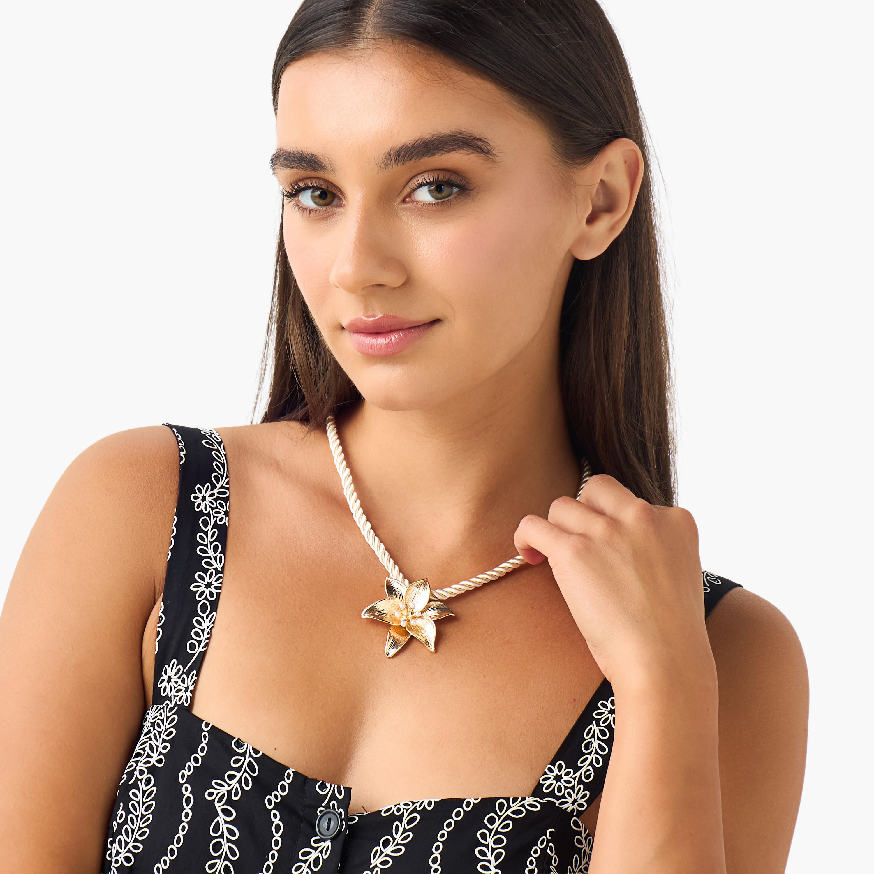 عقد ذهبي اللون بدلاية-women-watchesandjewellery-jewellery-necklacesandpendants-image-4