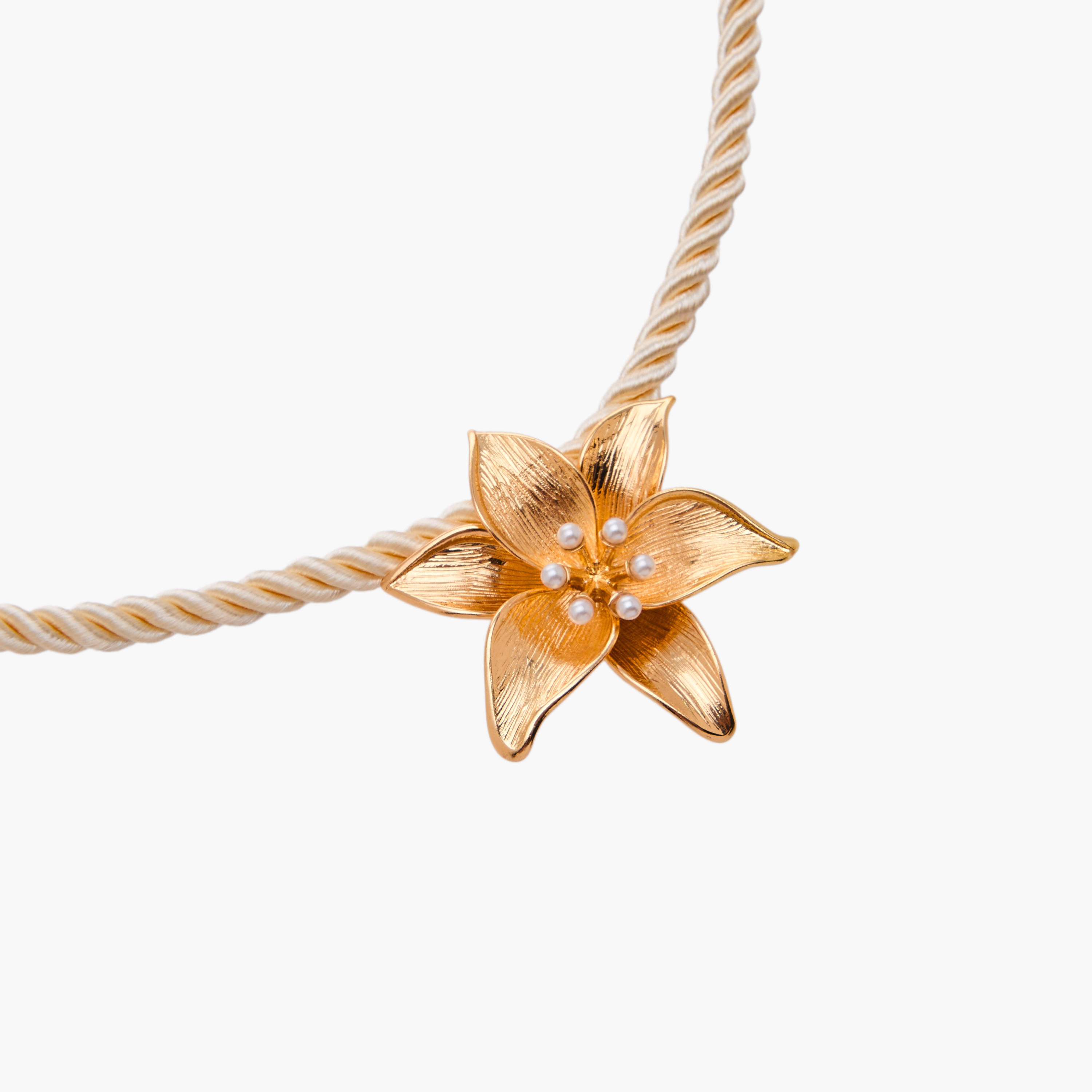 عقد ذهبي اللون بدلاية-women-watchesandjewellery-jewellery-necklacesandpendants-image-1