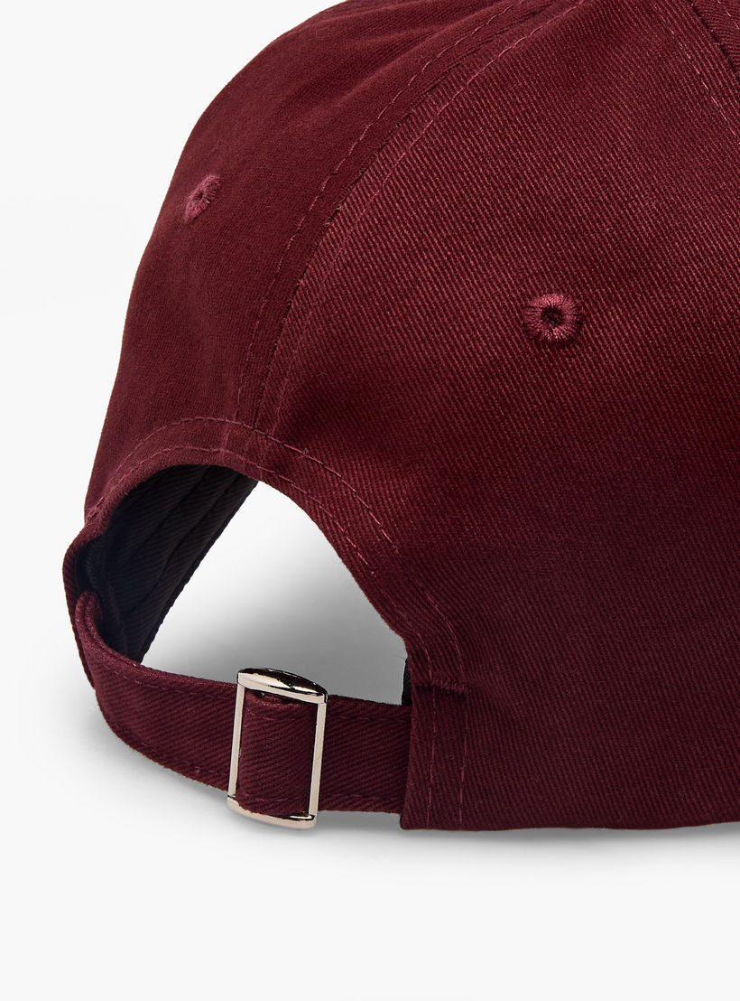 كاب مطرز بحزام بإبزيم إغلاق-women-clothingaccessories-capsandhats-image-7