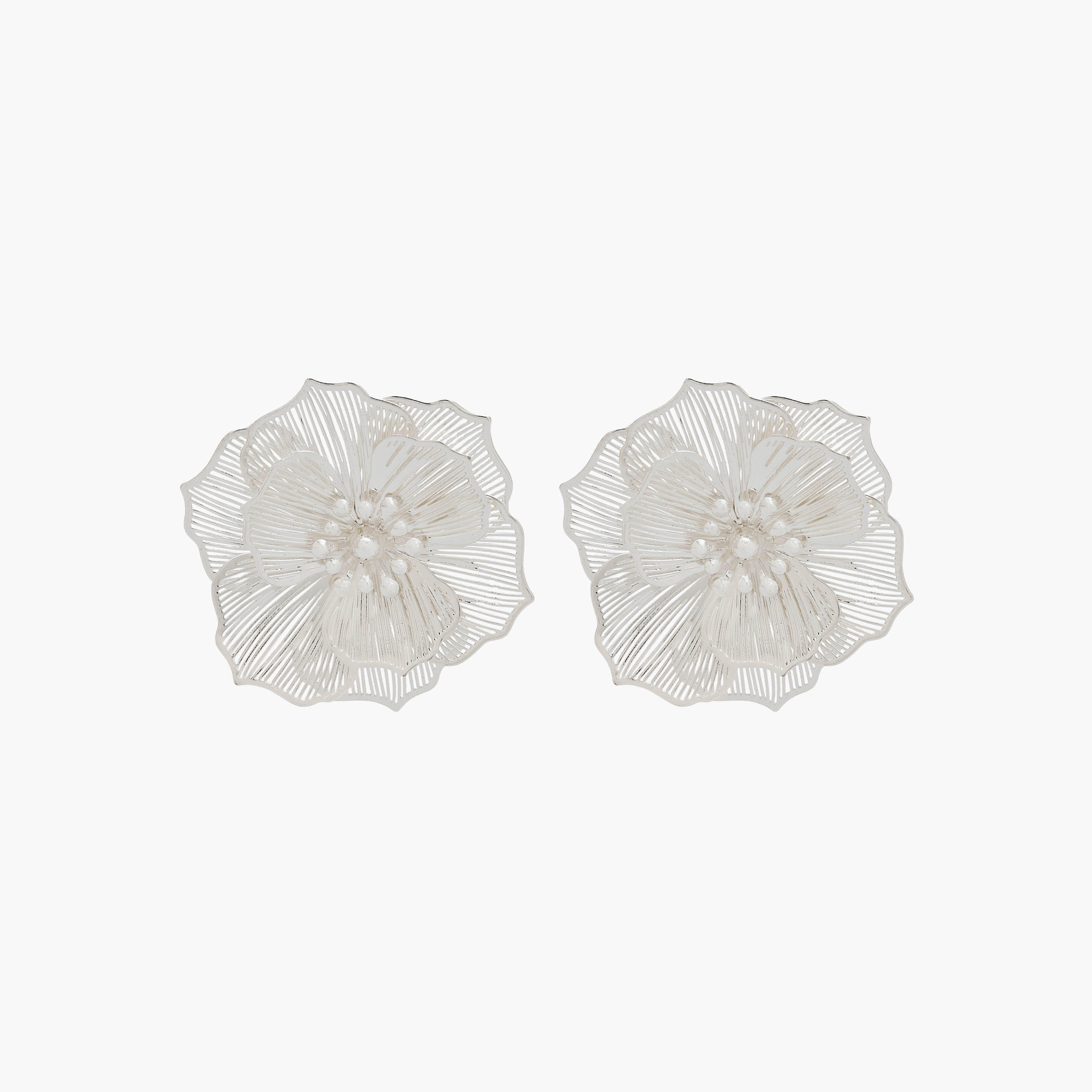 حلقان ستودز بطبعة زهور باللون الفضي مع إغلاق كبس من جلو-women-watchesandjewellery-jewellery-earrings-image-1