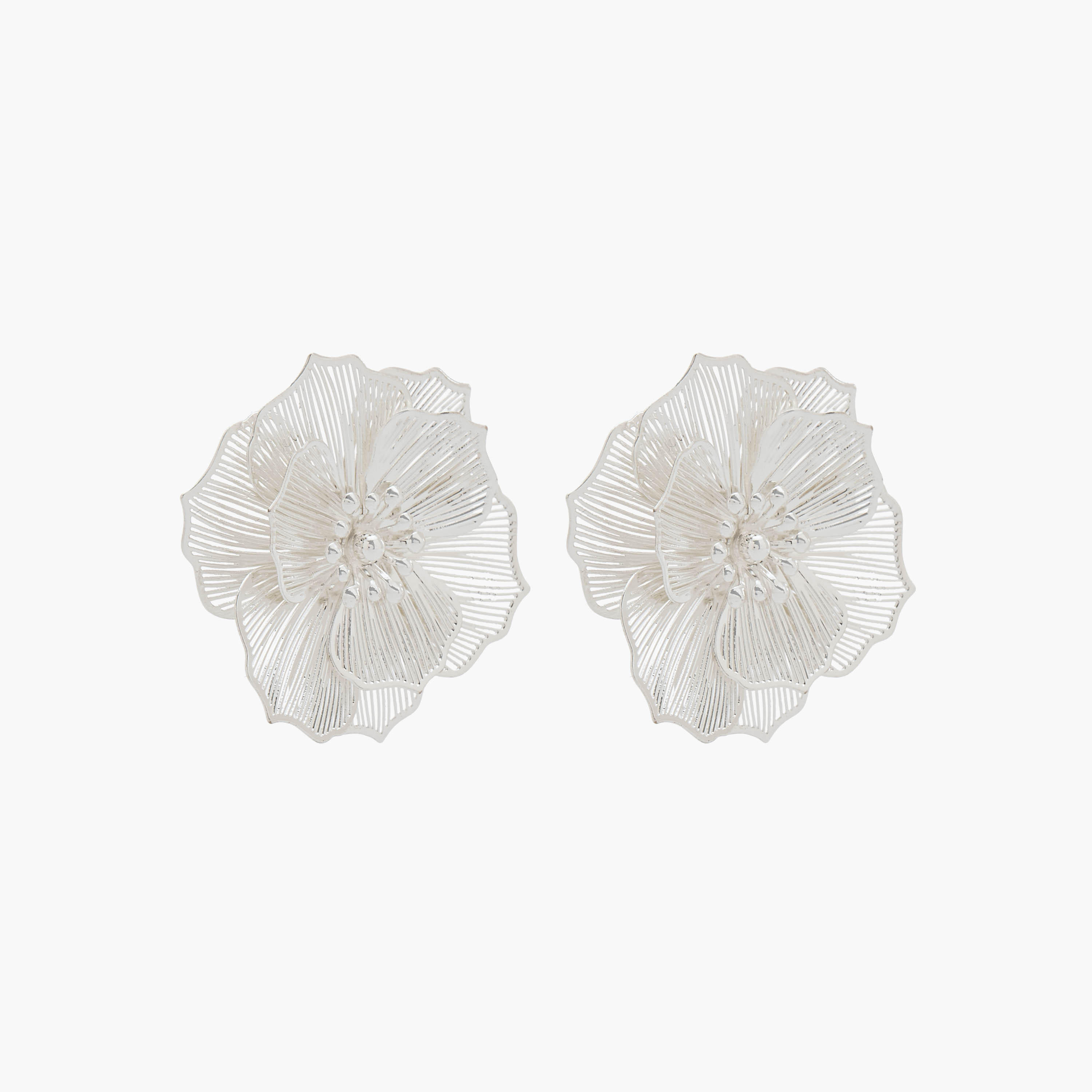 حلقان ستودز بطبعة زهور باللون الفضي مع إغلاق كبس من جلو-women-watchesandjewellery-jewellery-earrings-image-2