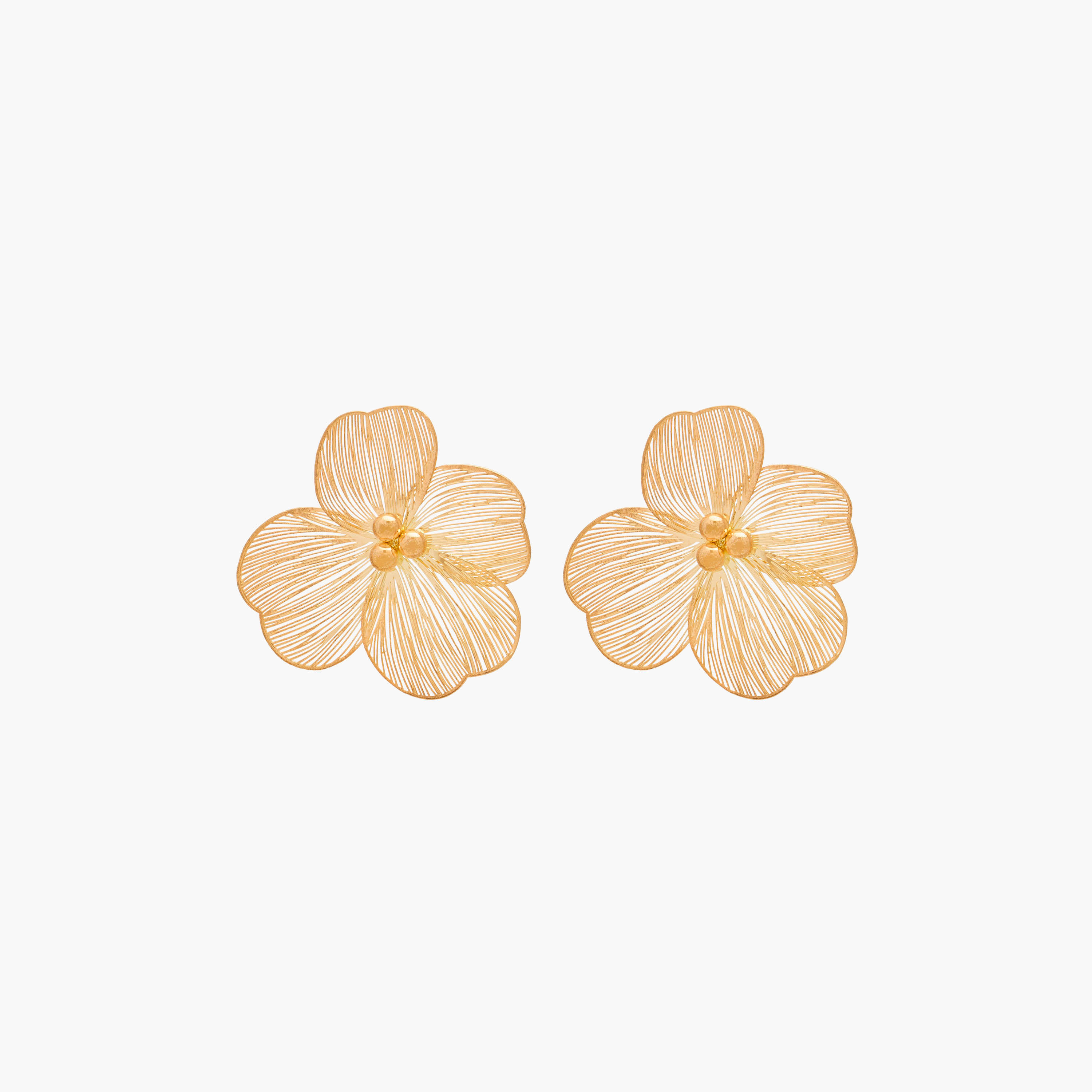 حلق بتصميم زهري ذهبي اللون وبمكبس إغلاق خلفي من جلو-women-watchesandjewellery-jewellery-earrings-image-1