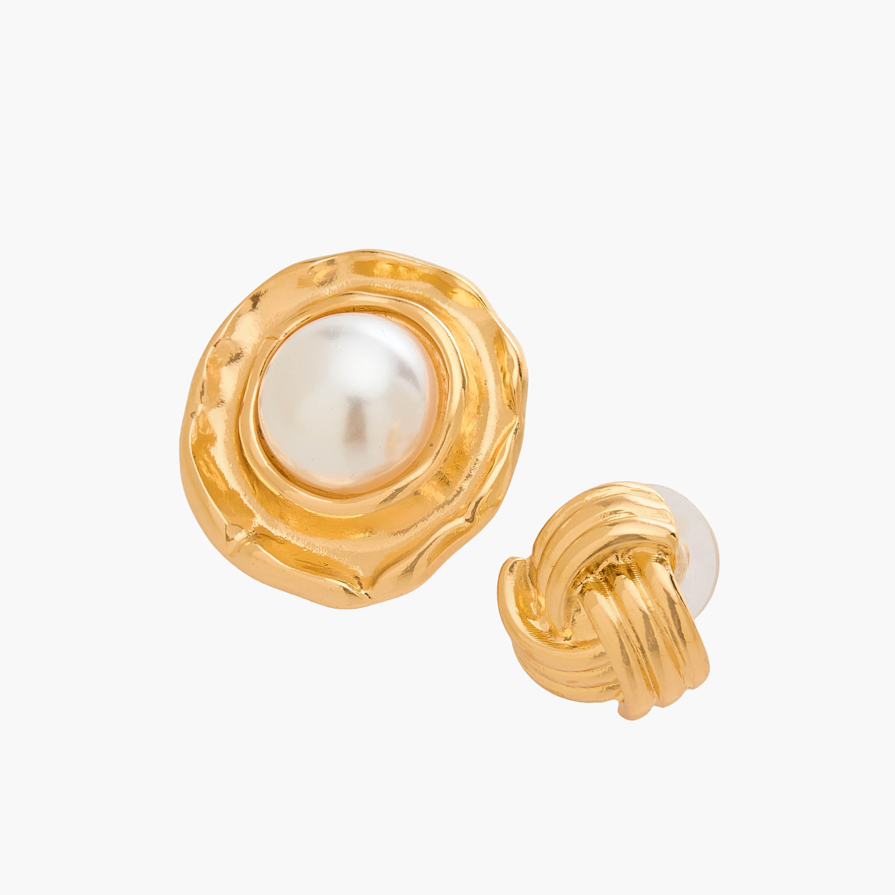 حلقان متنوعة بلون ذهبي ومكبس إغلاق خلفي من جلو - طقم من قطعتين-women-watchesandjewellery-jewellery-earrings-image-4