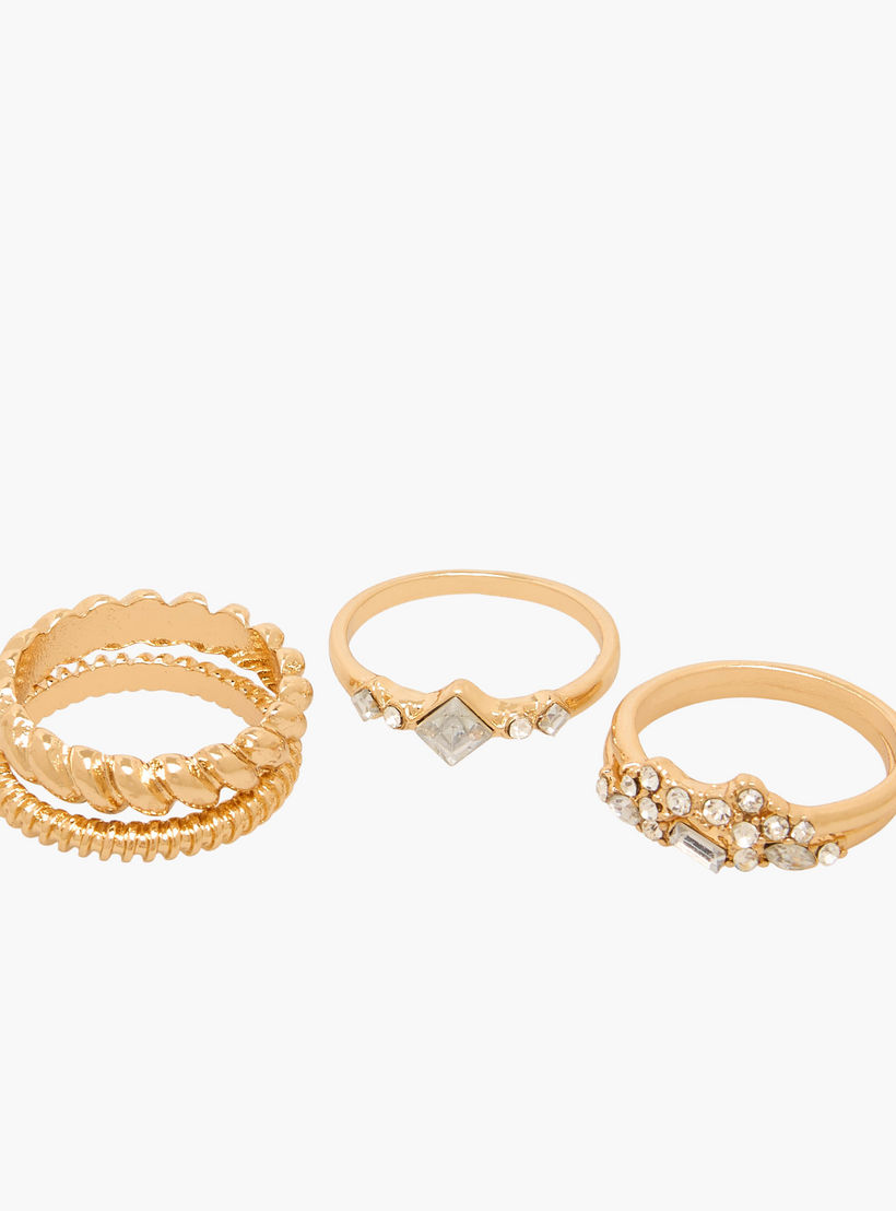 طقم خواتم جلو ذهبية بتصاميم عصرية متنوعة عدد 8-women-watchesandjewellery-jewellery-rings-image-2