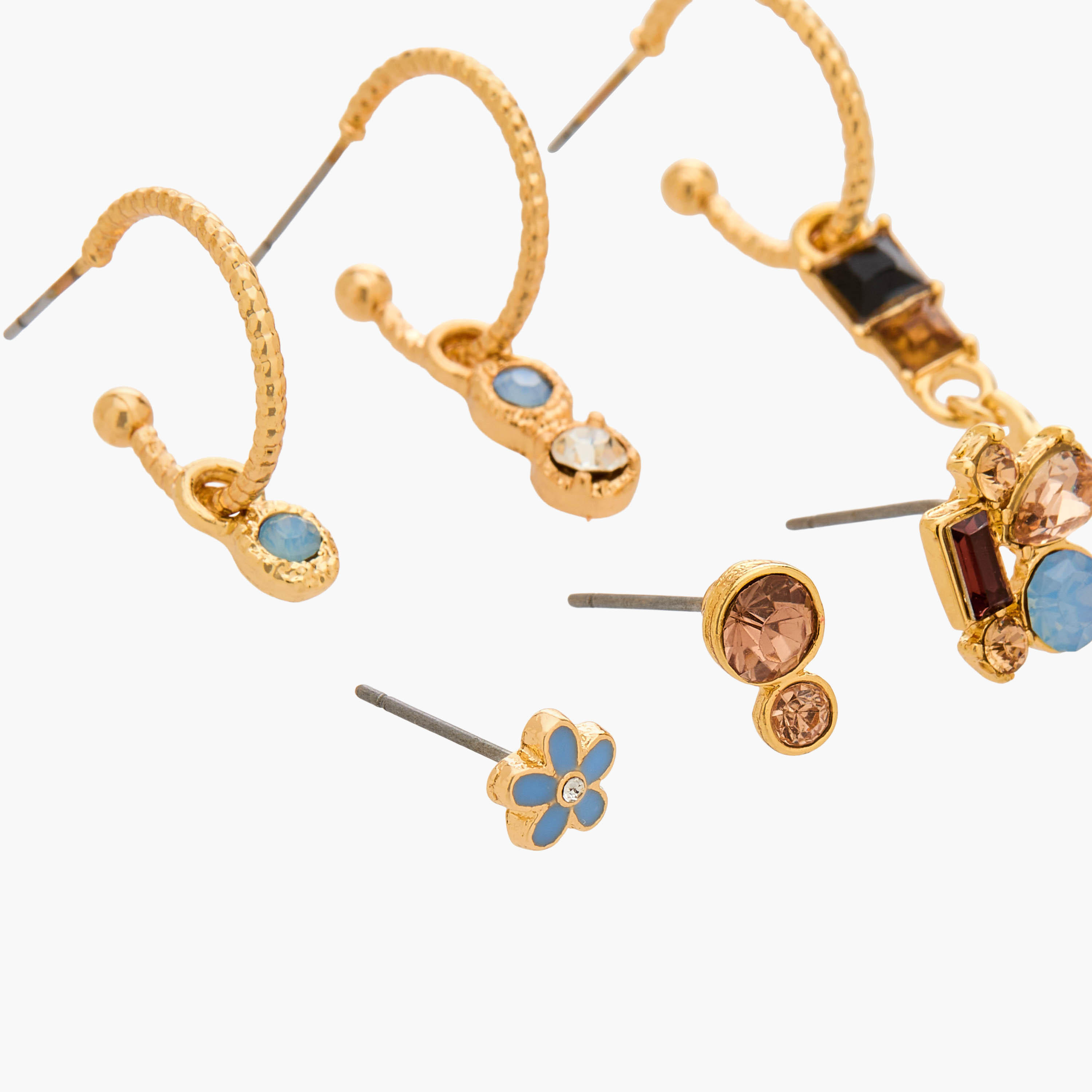 حلقان مزينة بالأحجار بلون ذهبي ومكبس إغلاق خلفي من جلوو - طقم من 6-women-watchesandjewellery-jewellery-earrings-image-3