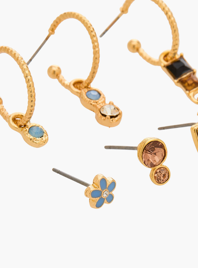 حلقان مزينة بالأحجار بلون ذهبي ومكبس إغلاق خلفي من جلوو - طقم من 6-women-watchesandjewellery-jewellery-earrings-image-3