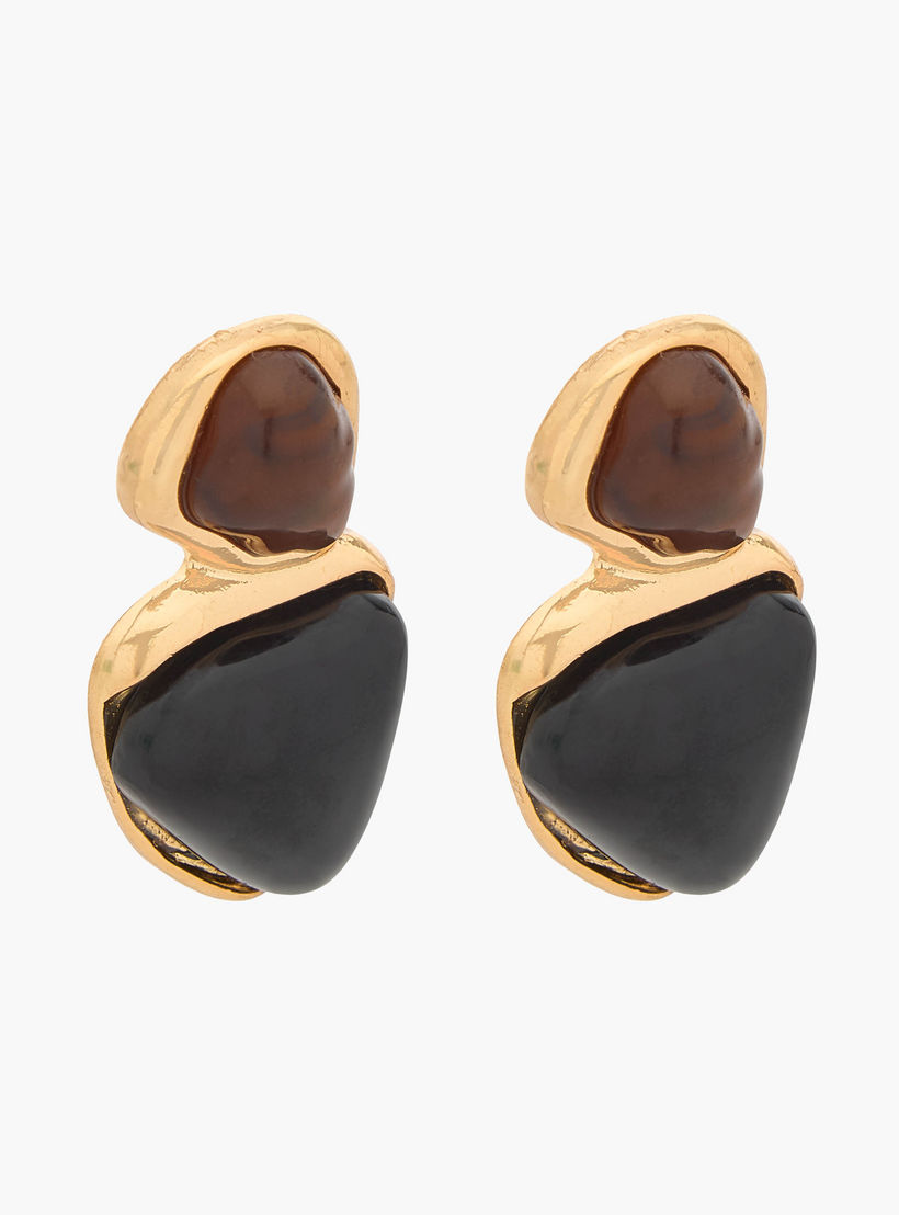 حلقان متدلية بلون ذهبي مع تفاصيل من الراتنج ومكبس إغلاق خلفي-women-watchesandjewellery-jewellery-earrings-image-2