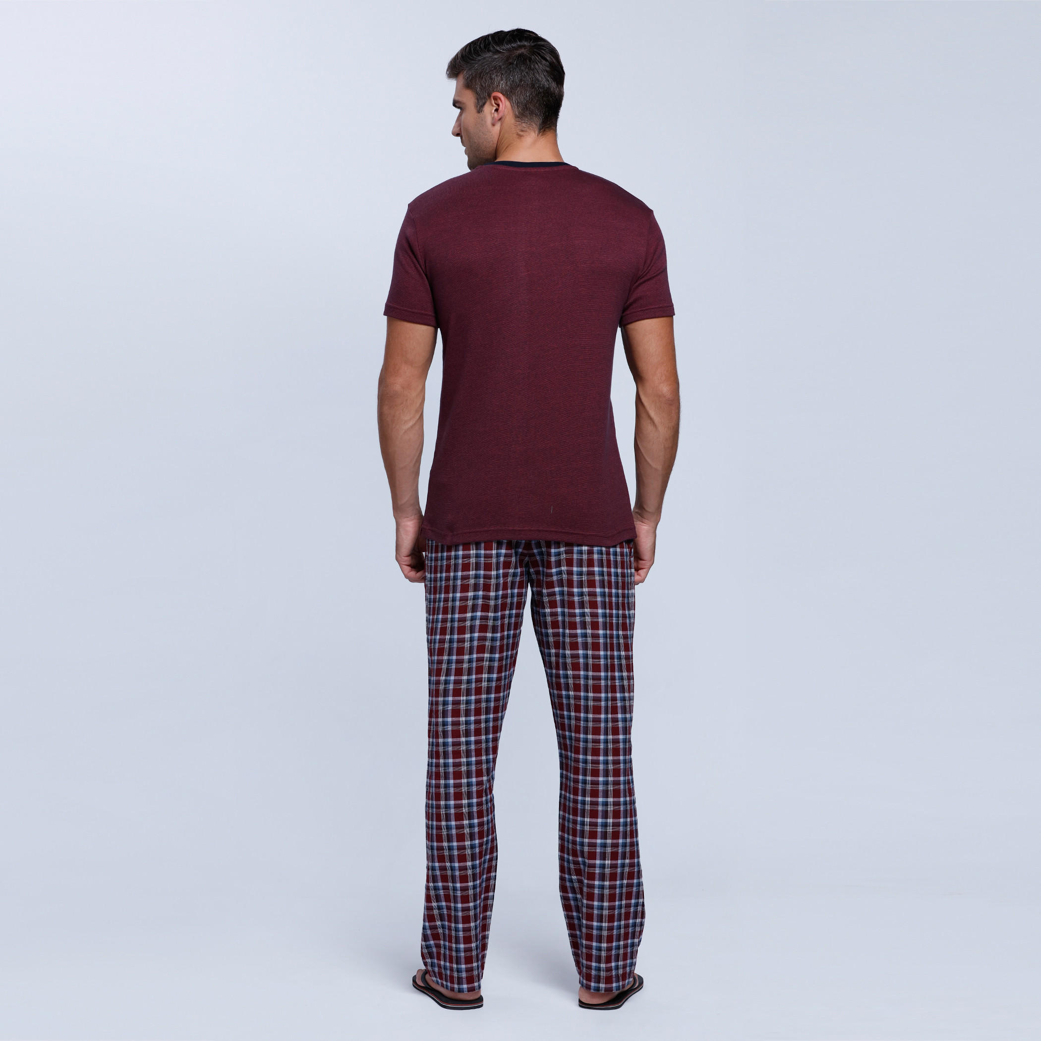 طقم بيجاما بأكمام قصيرة وطبعات-men-clothing-nightwear-sets-image-4