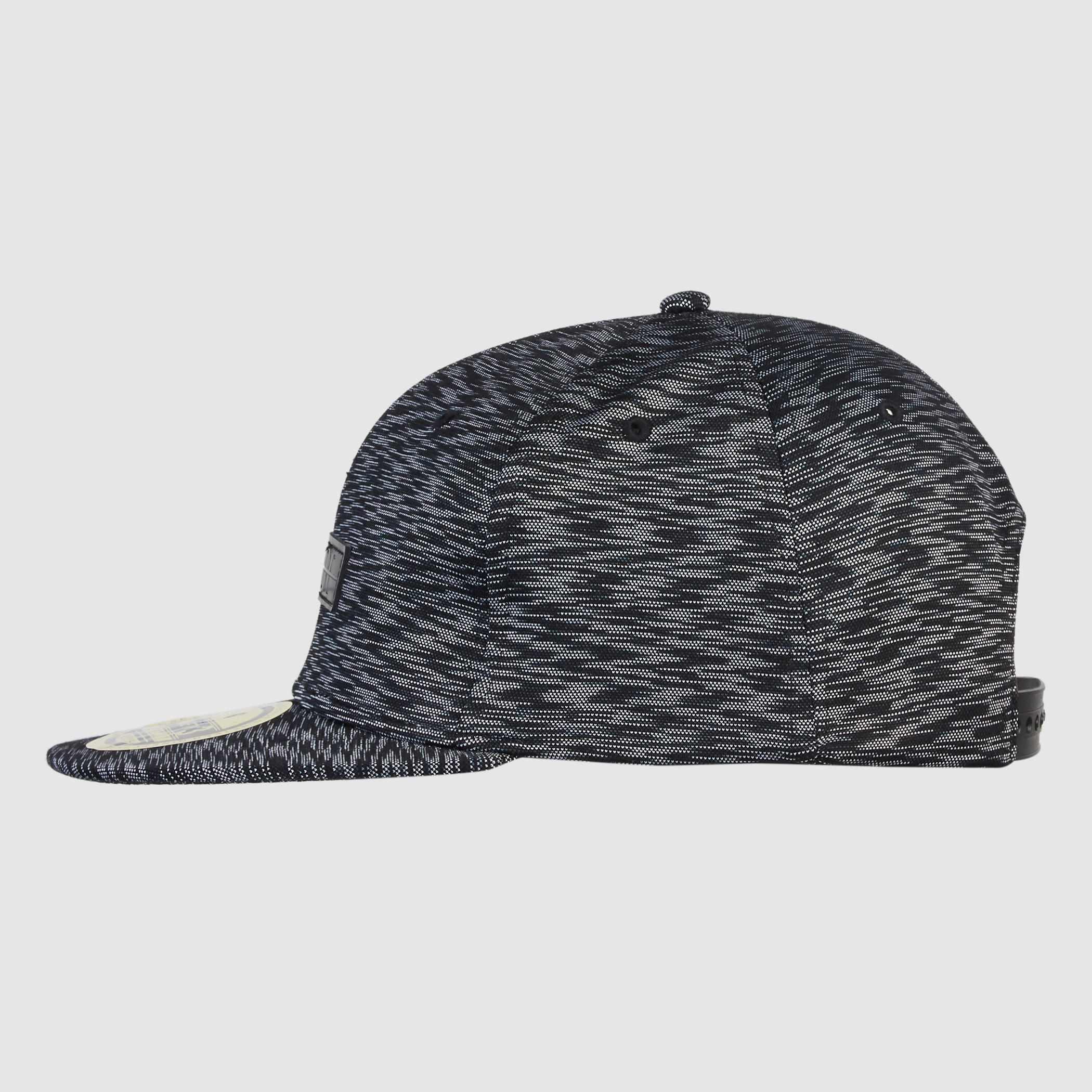 قبعة كاب بارزة الملمس بزر إغلاق-men-caps-image-2