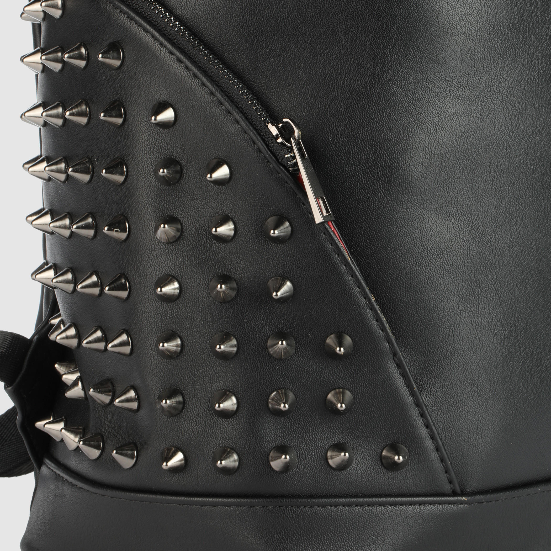 حقيبة ظهر مرصّعة بطيَّة ورباط للإغلاق-men-bags-image-2