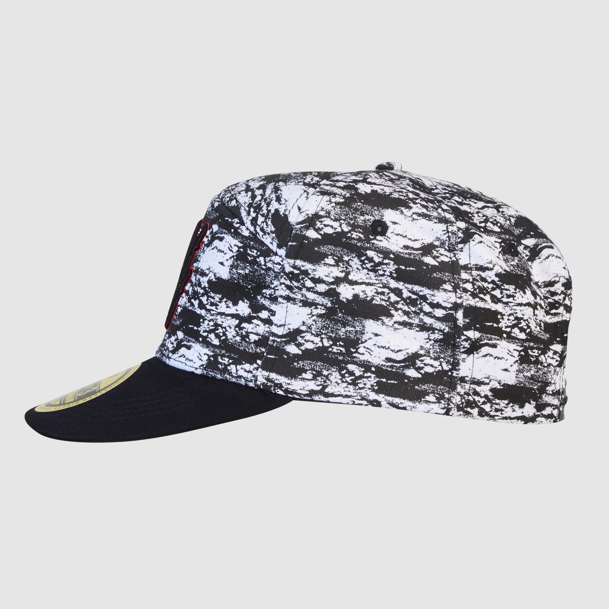 قبعة كاب بطبعات وزر إغلاق-men-caps-image-2