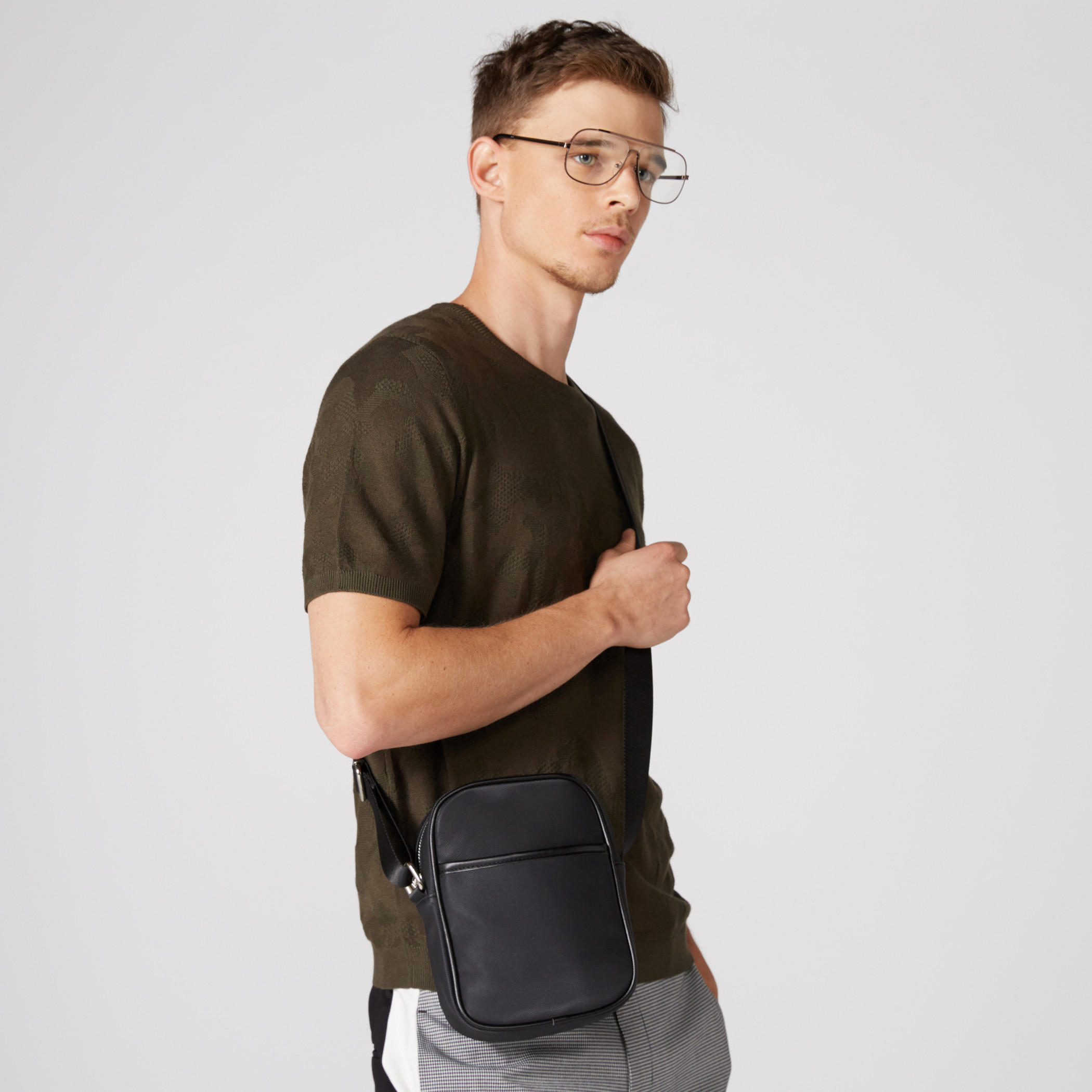 حقيبة كروس بودي بارزة الملمس بسحاب إغلاق وحزام قابل للتعديل-men-bags-image-2