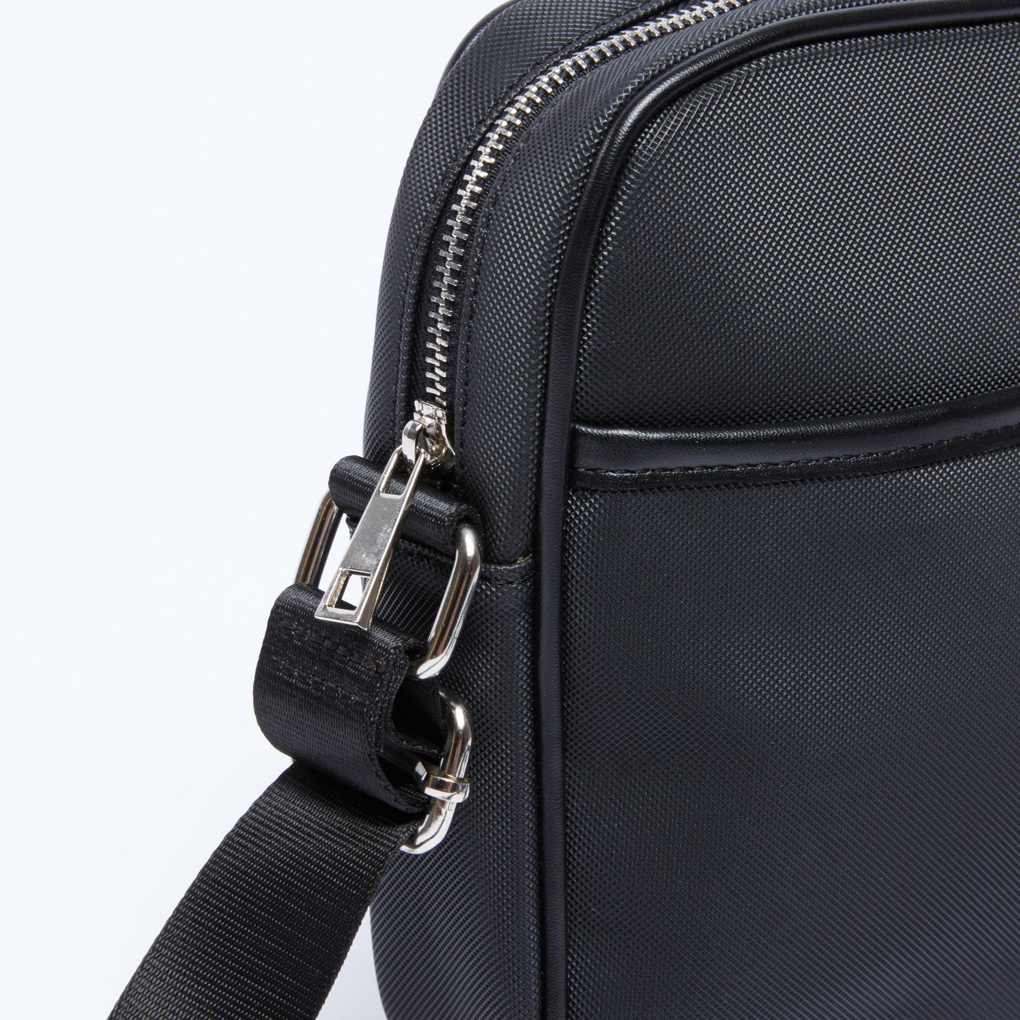 حقيبة كروس بودي بارزة الملمس بسحاب إغلاق وحزام قابل للتعديل-men-bags-image-4