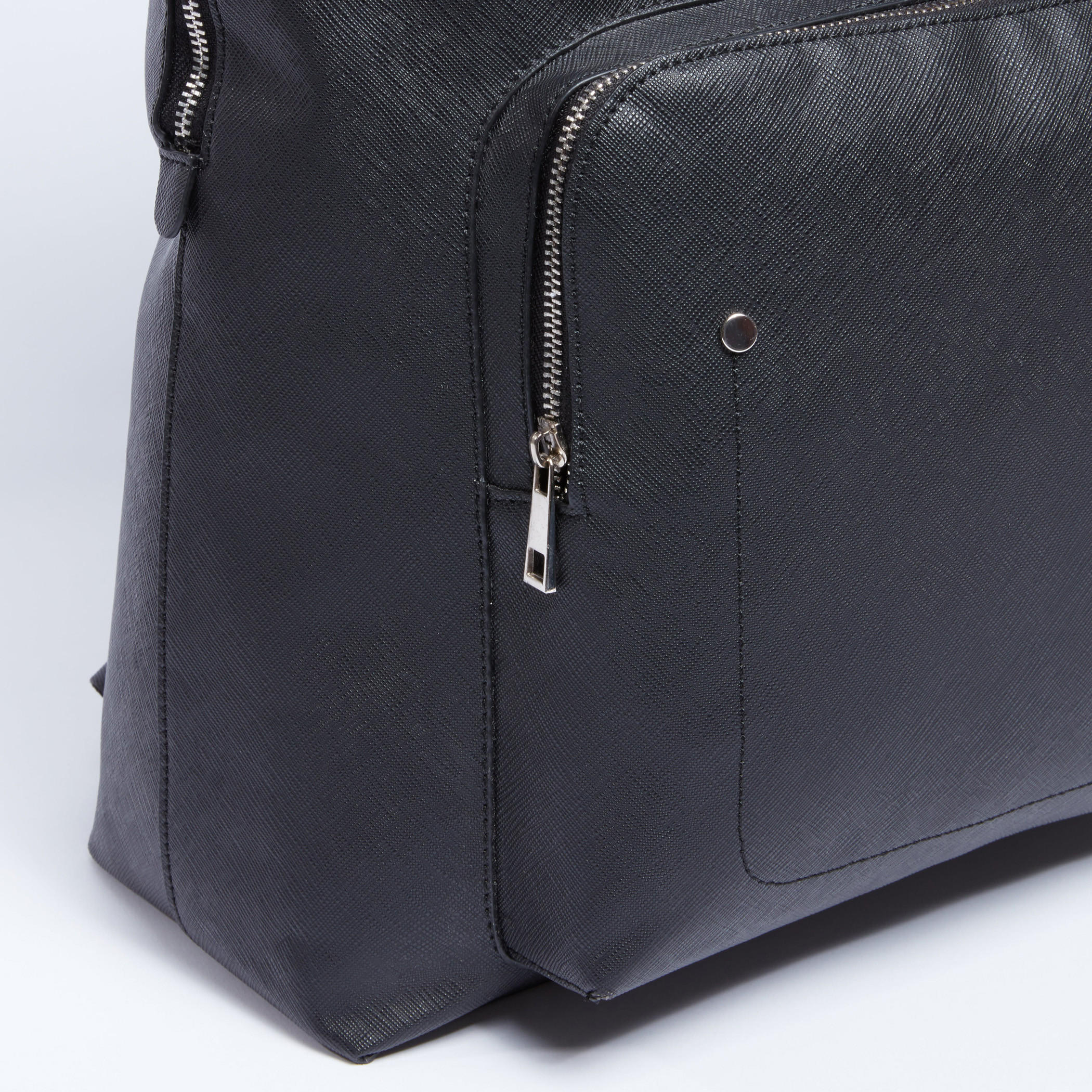 حقيبة ظهر بارزة الملمس بسحاب إغلاق وحمالات كتف قابلة للتعديل-men-bags-image-2