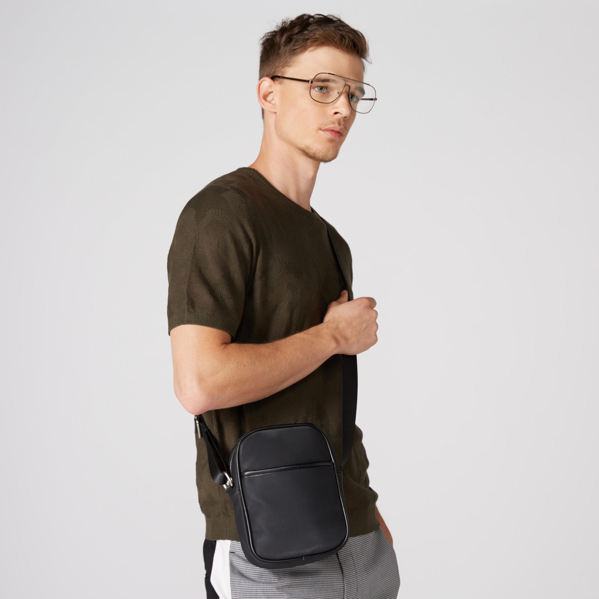 حقيبة كروس بودي بسحاب إغلاق وحمّالة قابل للتعديل وطبعات-men-bags-image-2